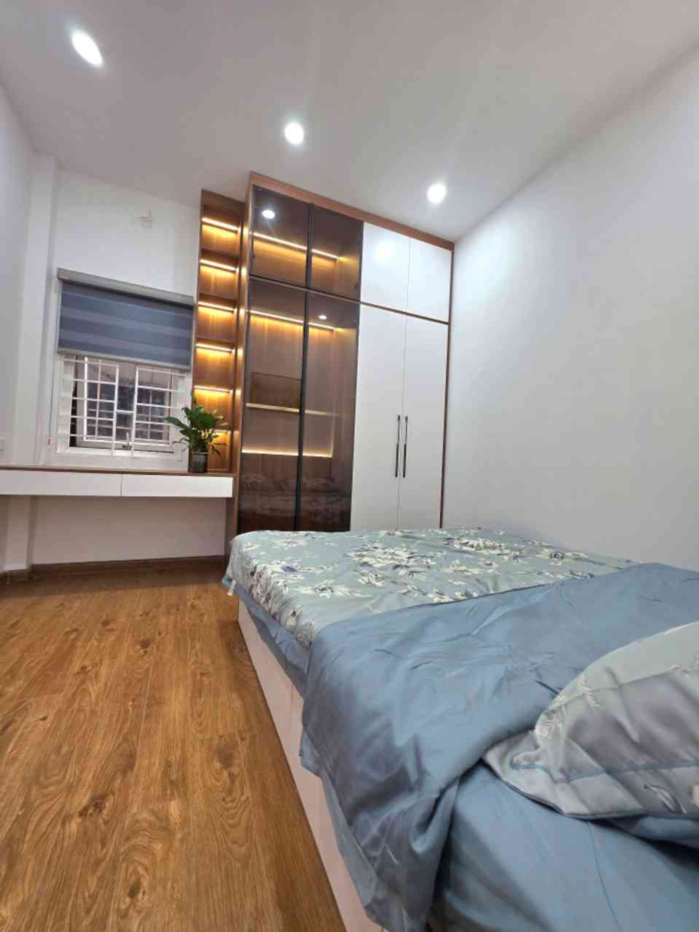 Bán nhà Bằng Liệt - diện tích 42m2 4 tầng - Ô tô đỗ cửa - giá 9,9 tỷ