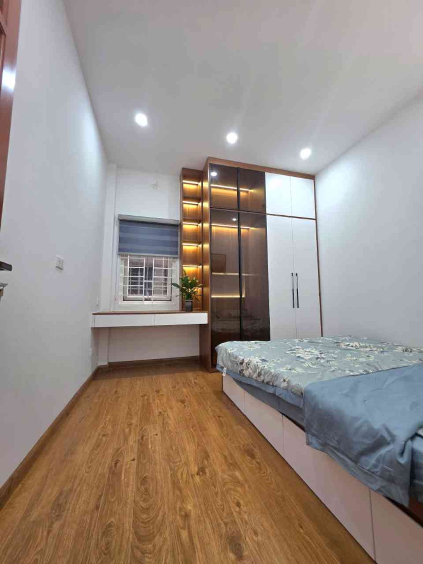 Bán nhà Bằng Liệt - diện tích 42m2 4 tầng - Ô tô đỗ cửa - giá 9,9 tỷ