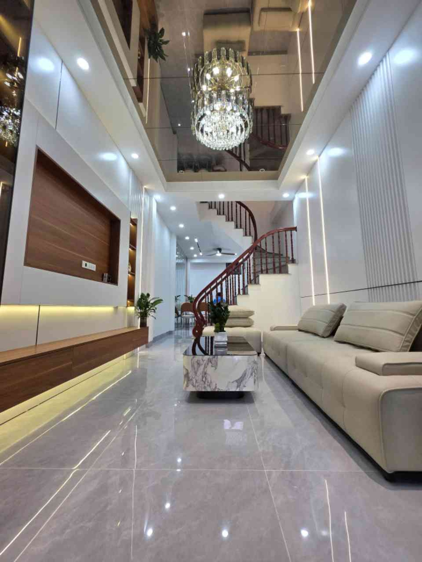 Bán nhà Bằng Liệt - diện tích 42m2 4 tầng - Ô tô đỗ cửa - giá 9,9 tỷ