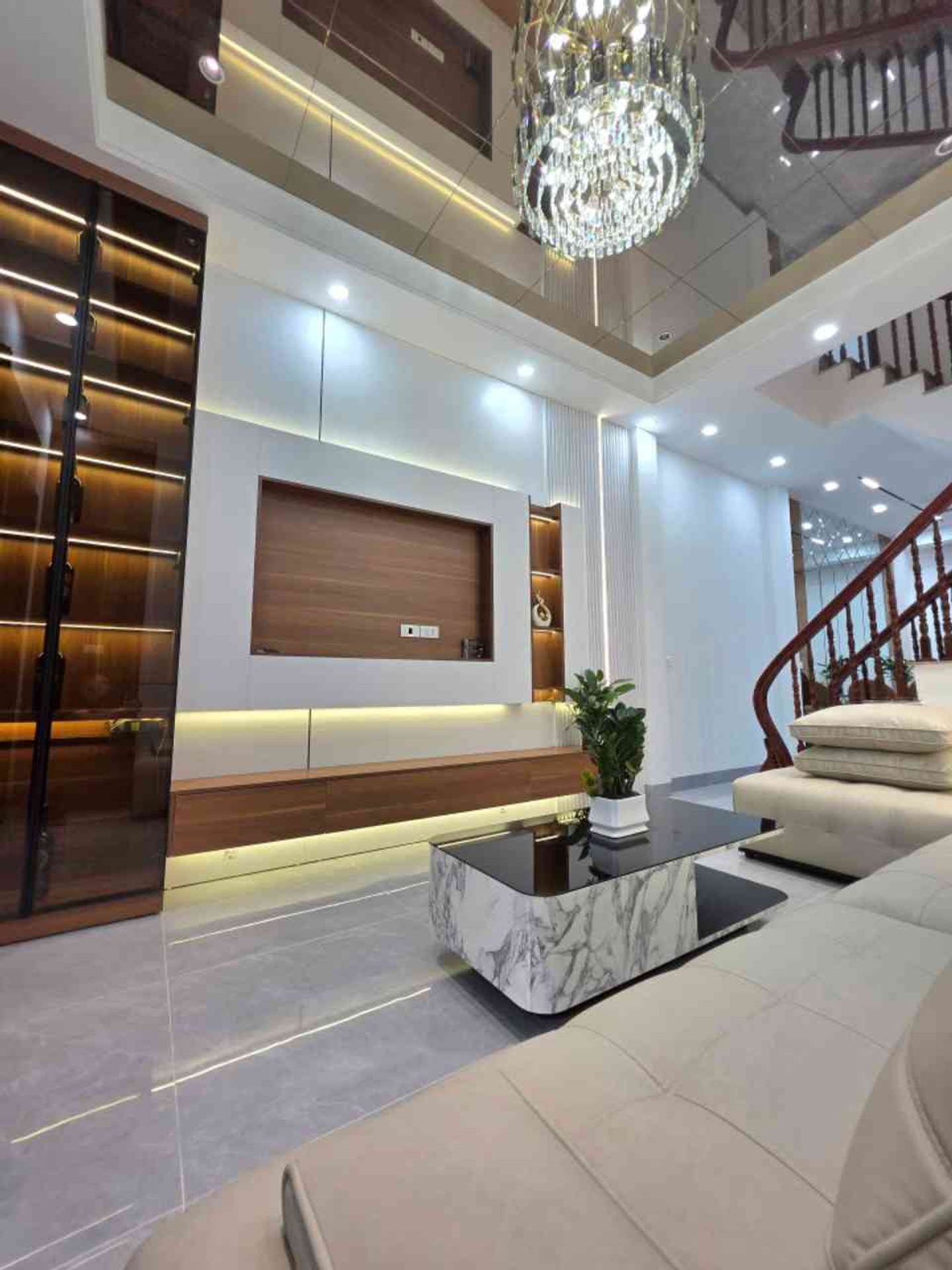 Bán nhà Bằng Liệt - diện tích 42m2 4 tầng - Ô tô đỗ cửa - giá 9,9 tỷ