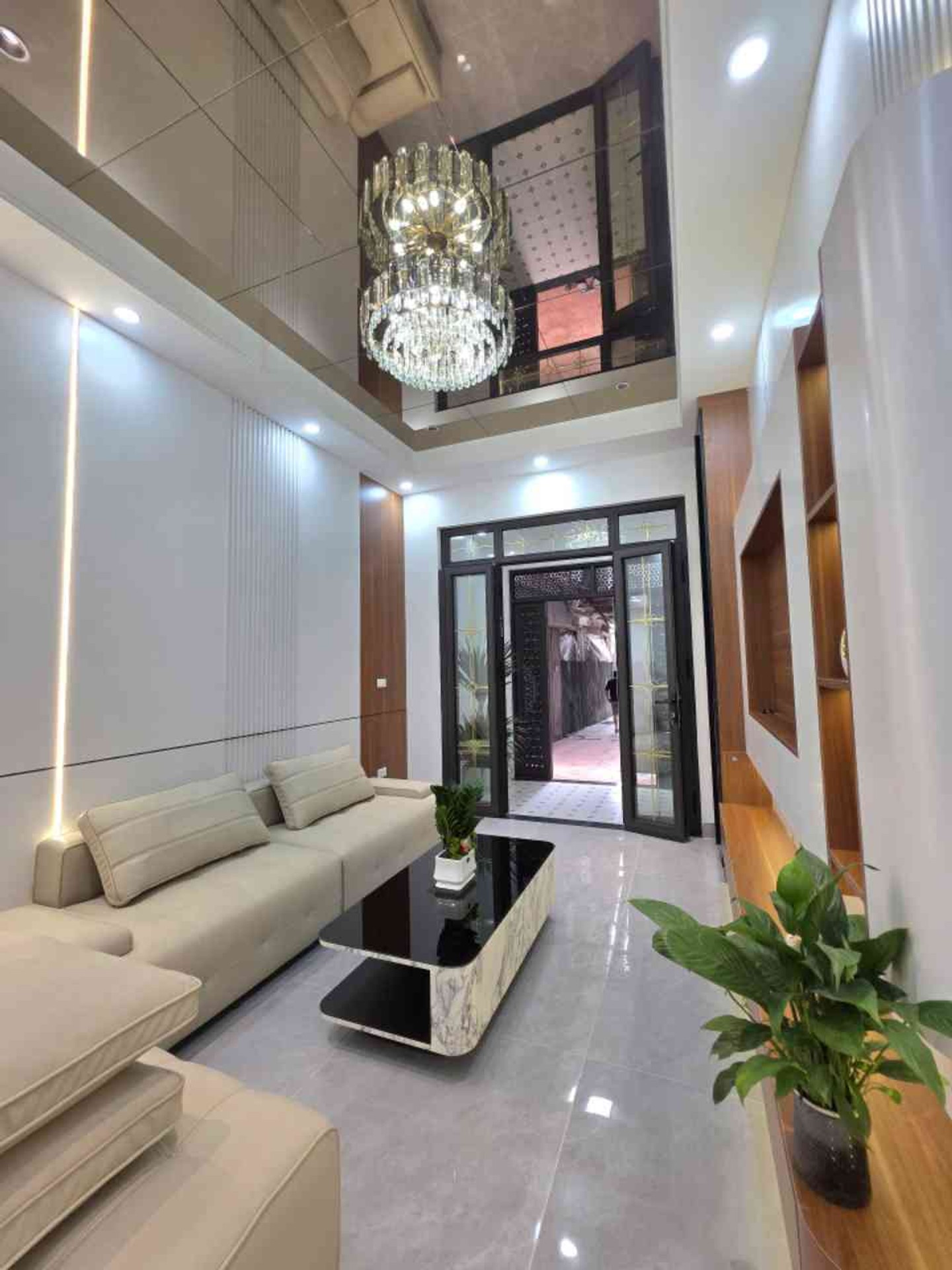 Bán nhà Bằng Liệt - diện tích 42m2 4 tầng - Ô tô đỗ cửa - giá 9,9 tỷ