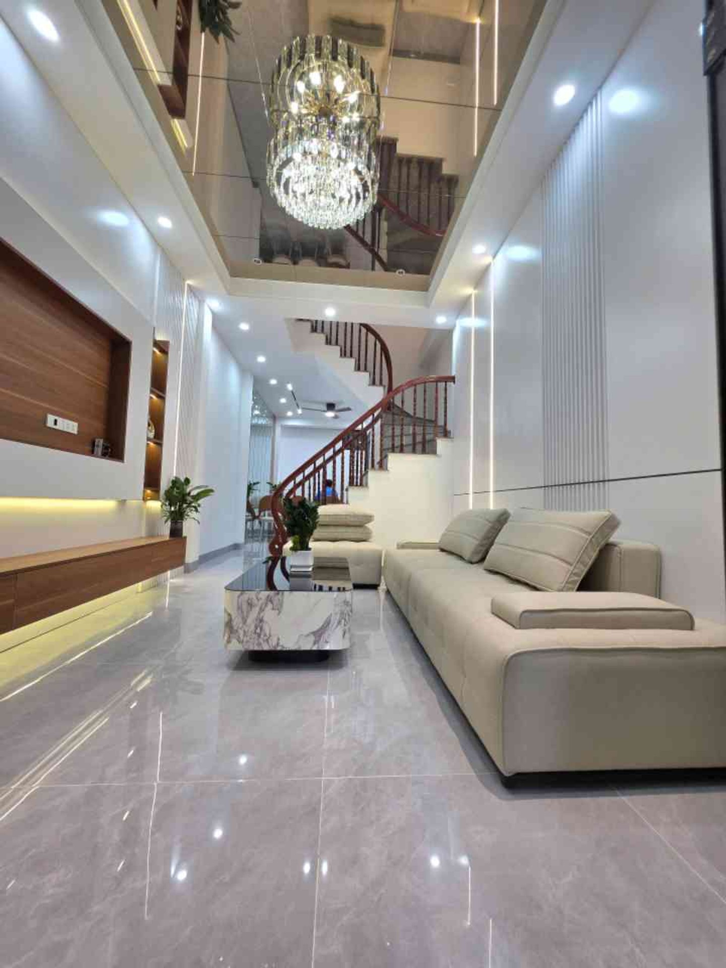 Bán nhà Bằng Liệt - diện tích 42m2 4 tầng - Ô tô đỗ cửa - giá 9,9 tỷ