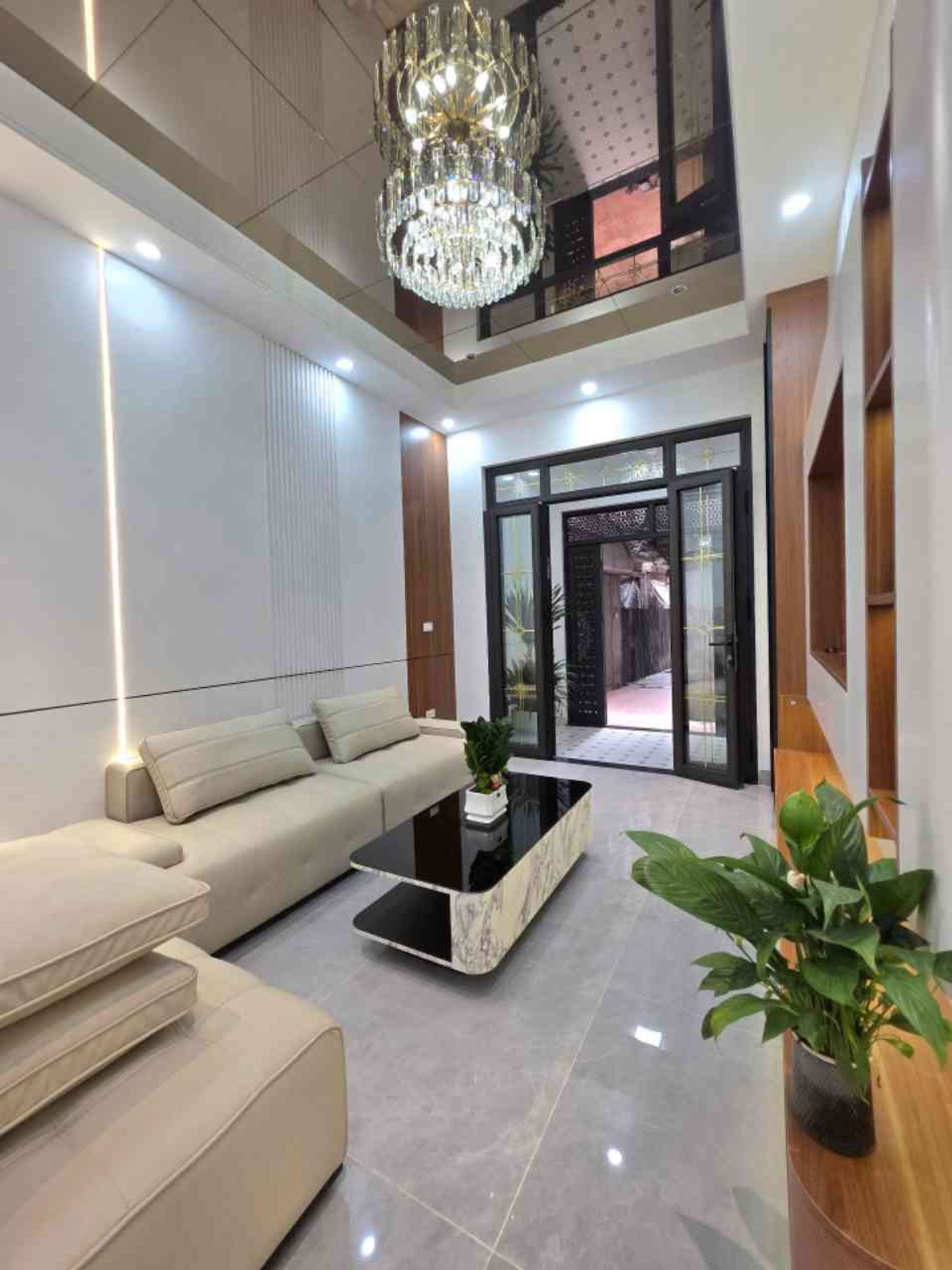 Bán nhà Bằng Liệt - diện tích 42m2 4 tầng - Ô tô đỗ cửa - giá 9,9 tỷ