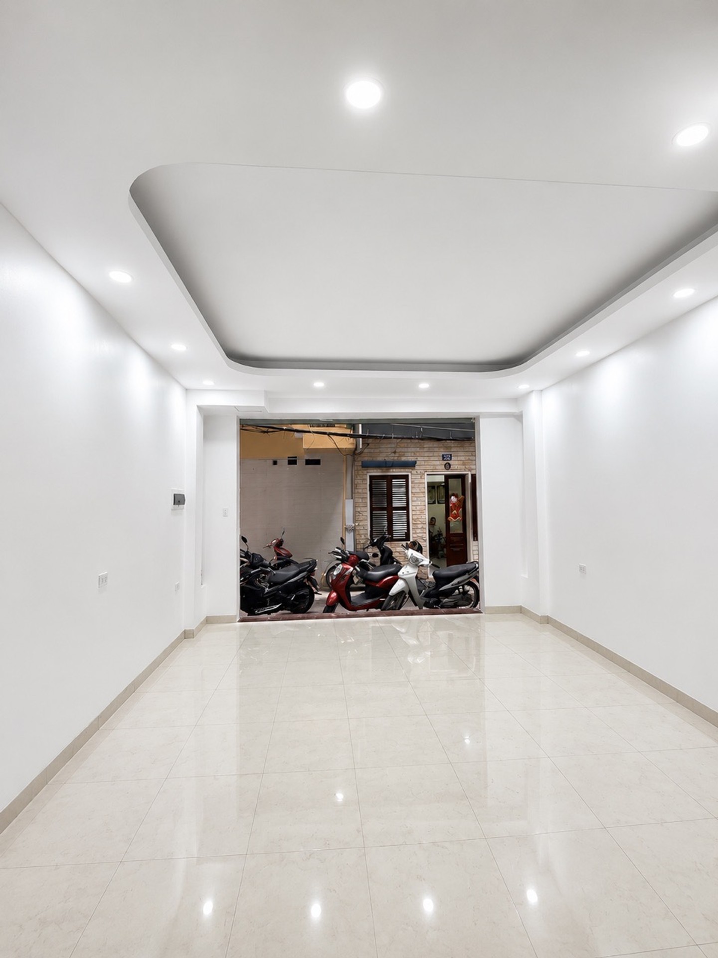 Bán nhà Bạch Mai - diện tích 35m2 6 tầng - Ô TÔ ĐỖ CỬA - giá 14,3 tỷ