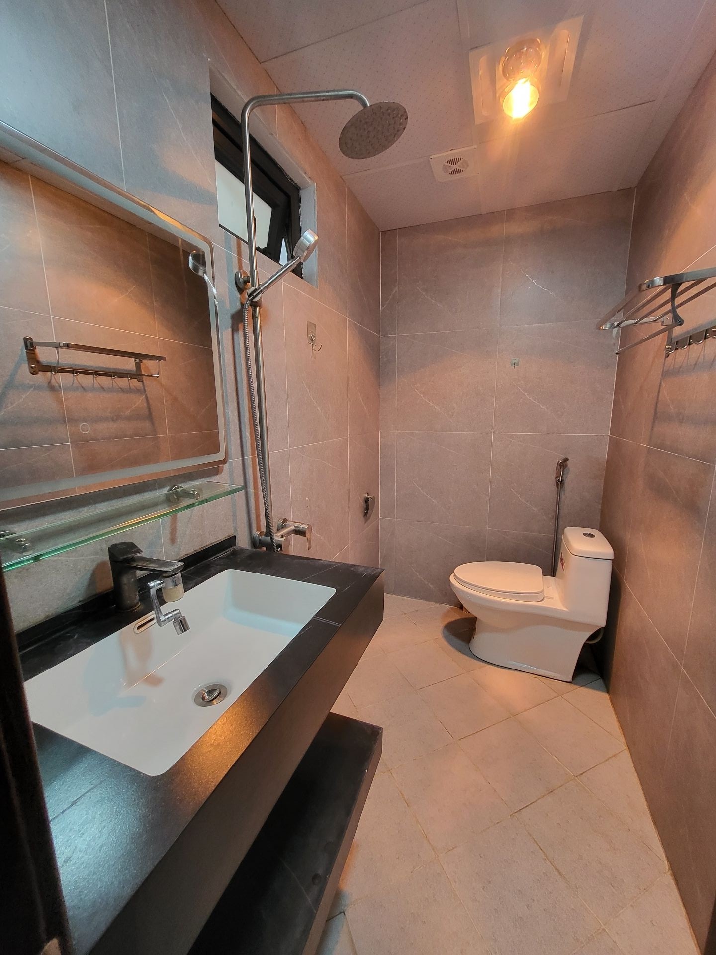 Bán nhà Kim Ngưu - diện tích 30m2 5 tầng - Ô TÔ NHỎ ĐỖ CỬA - giá 9,4 tỷ