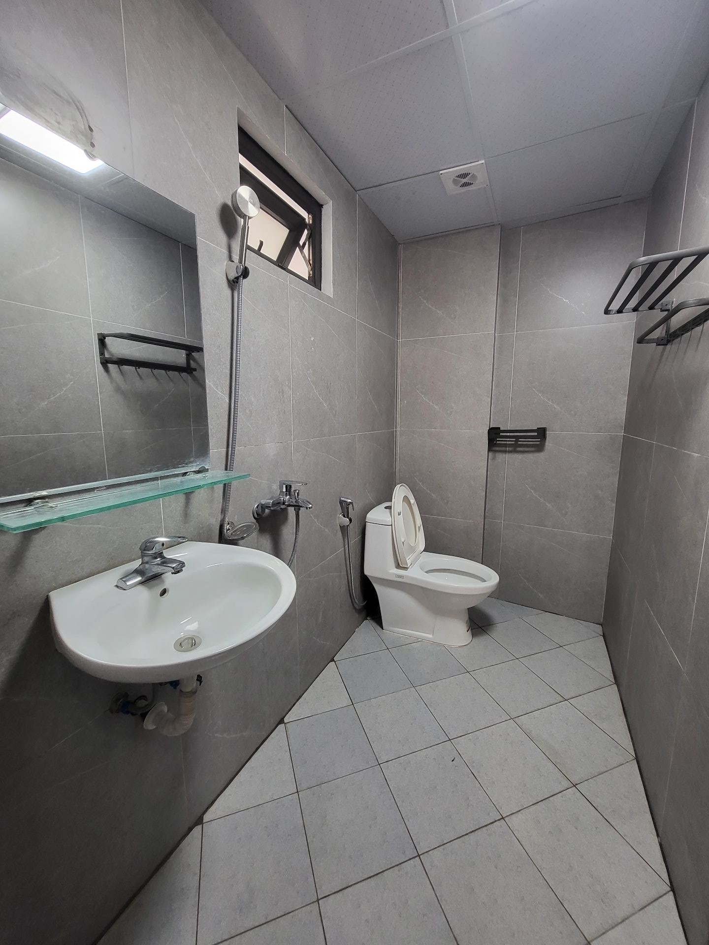 Bán nhà Kim Ngưu - diện tích 30m2 5 tầng - Ô TÔ NHỎ ĐỖ CỬA - giá 9,4 tỷ
