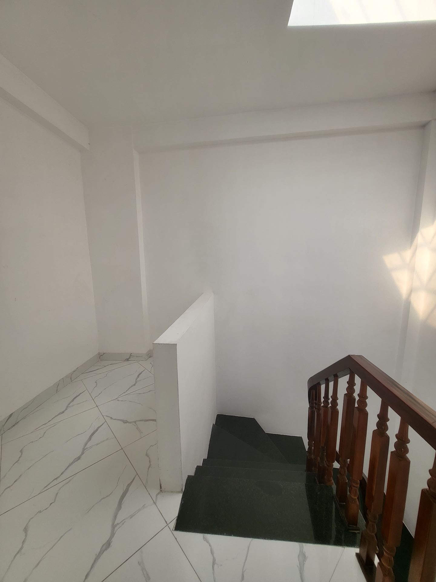 Bán nhà Kim Ngưu - diện tích 30m2 5 tầng - Ô TÔ NHỎ ĐỖ CỬA - giá 9,4 tỷ