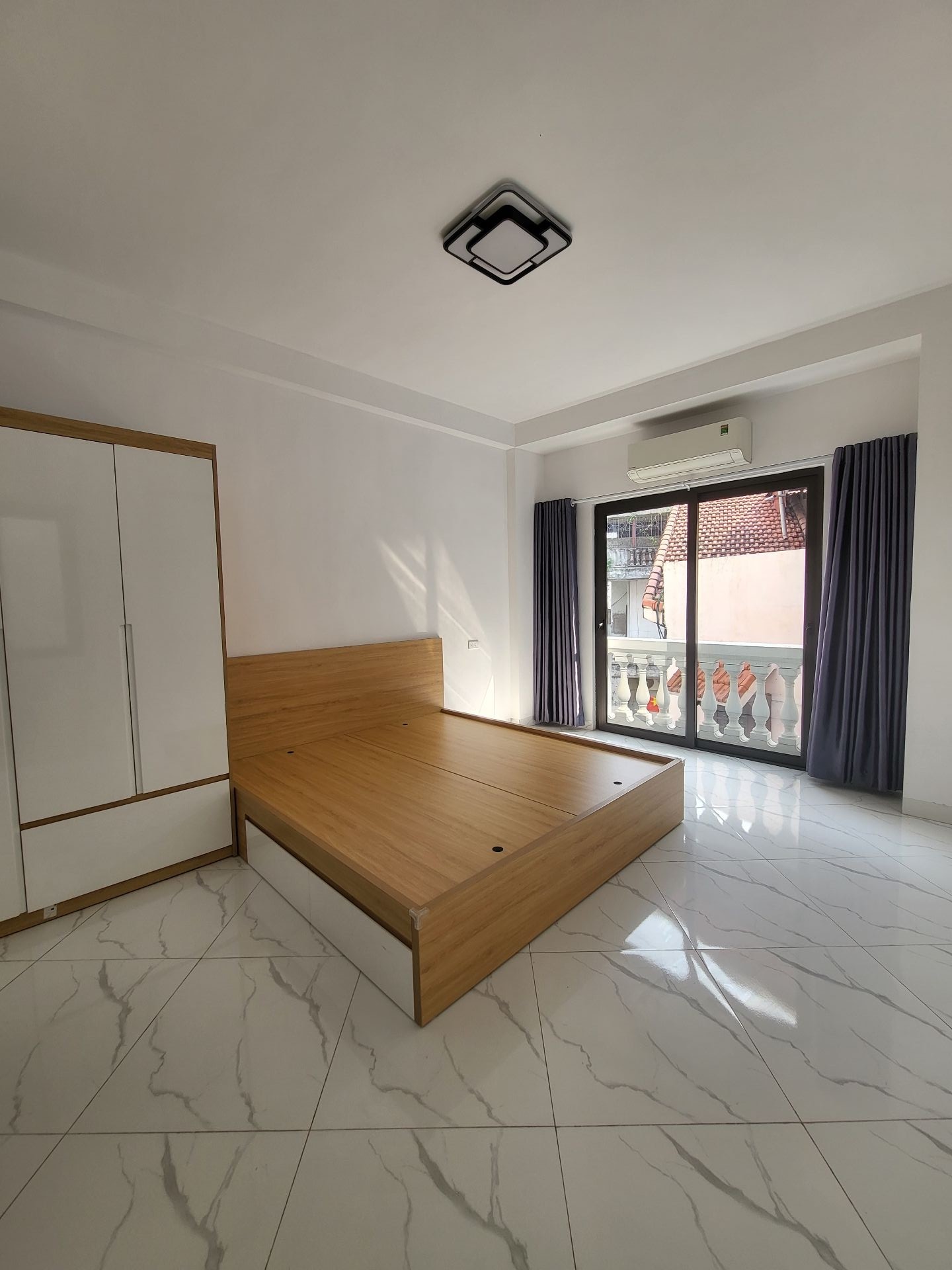 Bán nhà Kim Ngưu - diện tích 30m2 5 tầng - Ô TÔ NHỎ ĐỖ CỬA - giá 9,4 tỷ