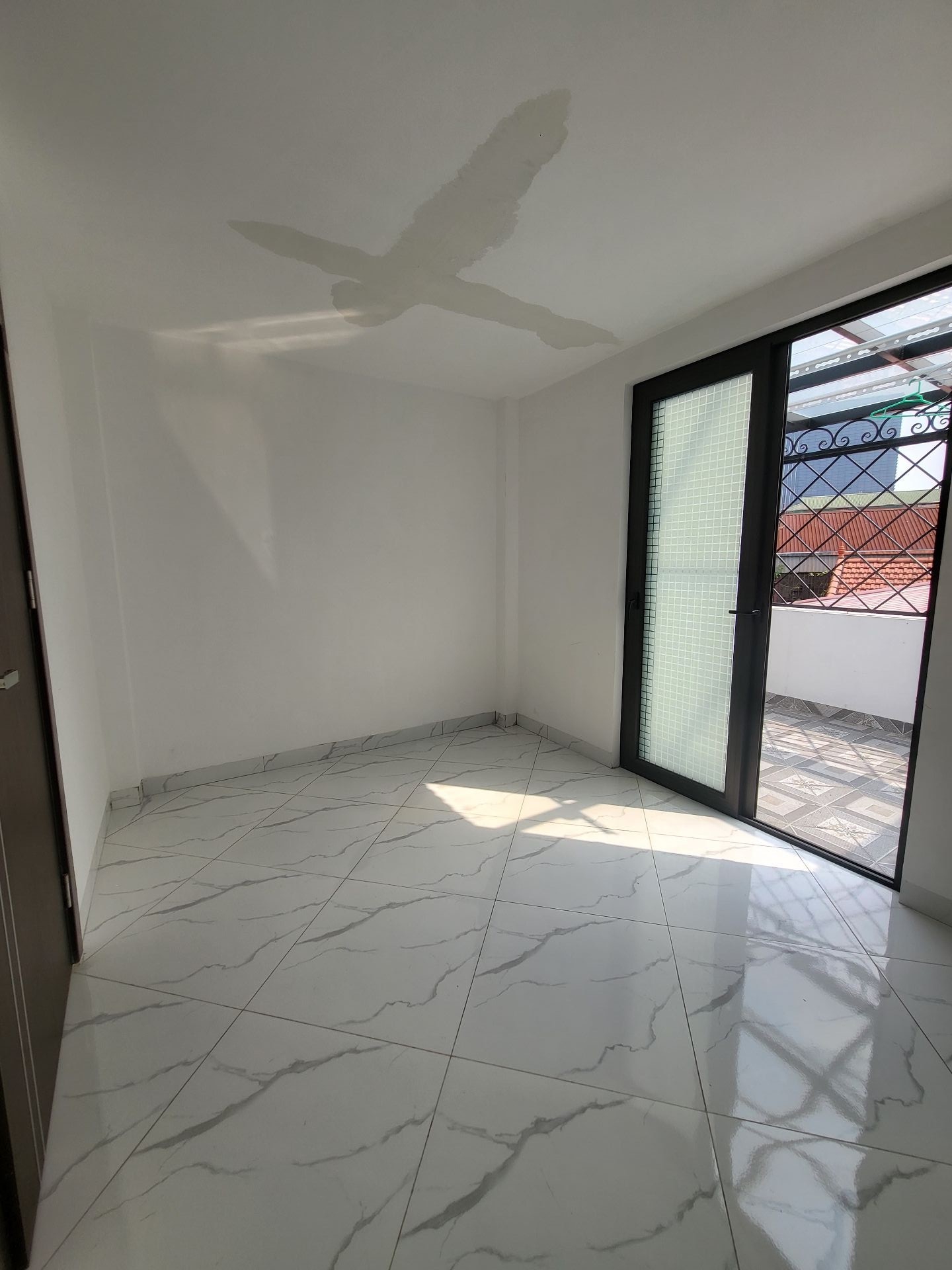 Bán nhà Kim Ngưu - diện tích 30m2 5 tầng - Ô TÔ NHỎ ĐỖ CỬA - giá 9,4 tỷ