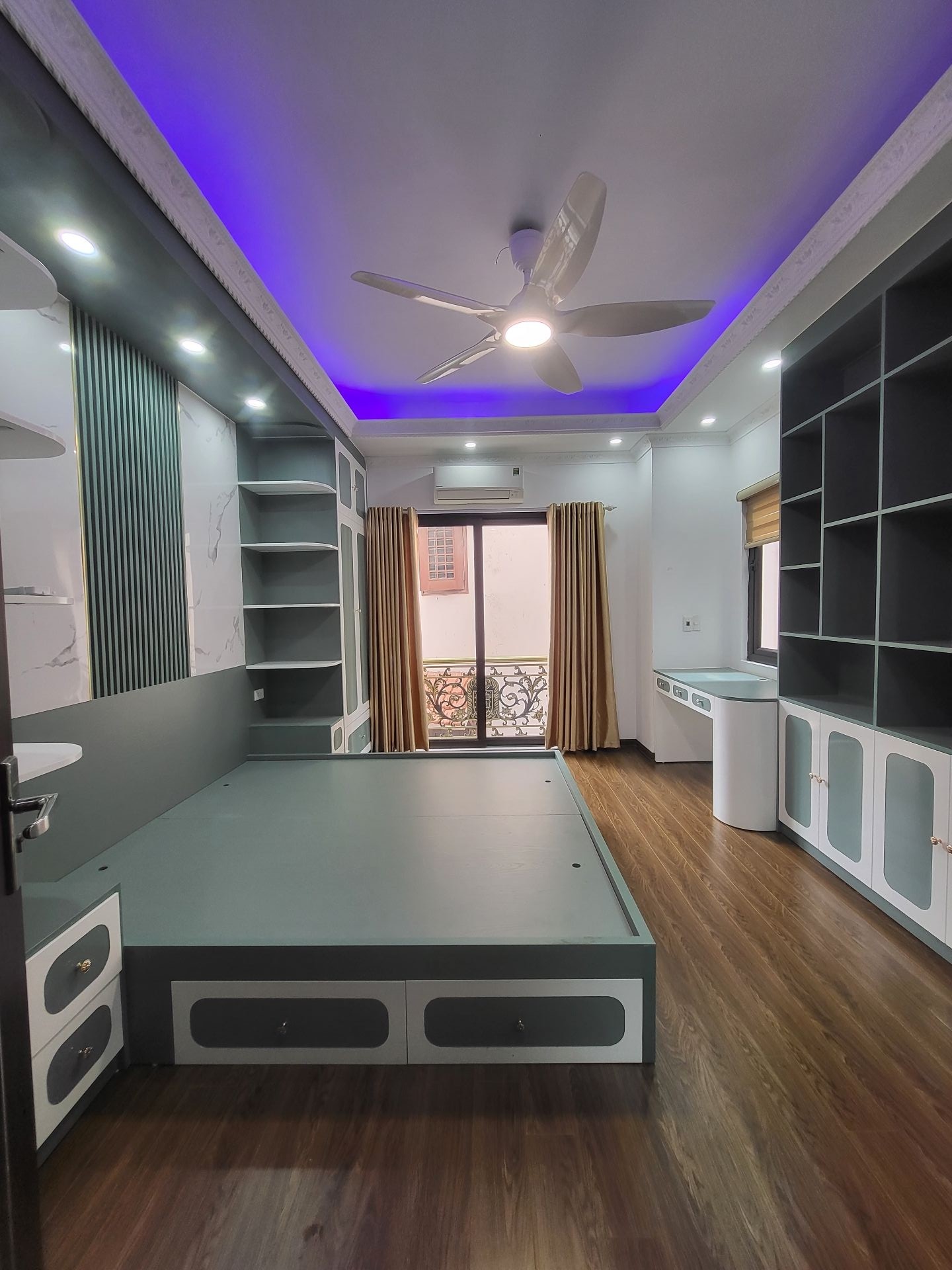 Bán nhà Kim Ngưu - diện tích 30m2 5 tầng - Ô TÔ NHỎ ĐỖ CỬA - giá 9,4 tỷ