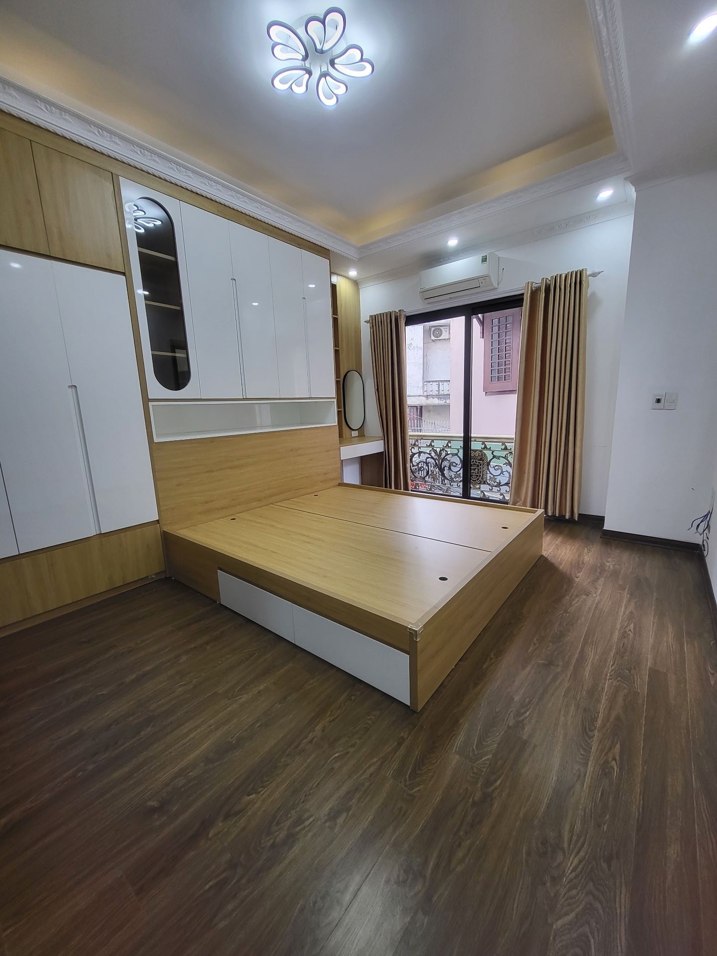 Bán nhà Kim Ngưu - diện tích 30m2 5 tầng - Ô TÔ NHỎ ĐỖ CỬA - giá 9,4 tỷ