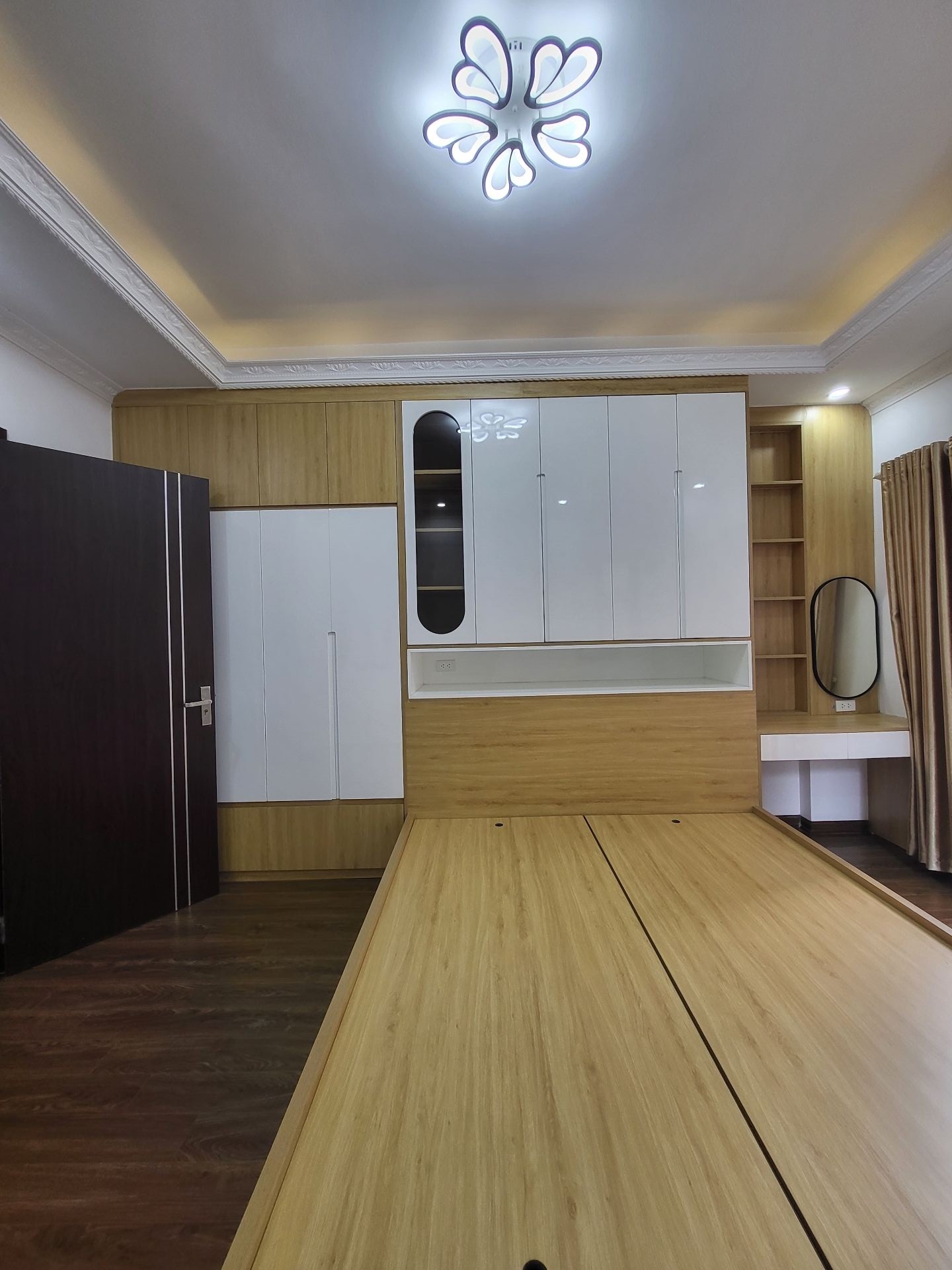 Bán nhà Kim Ngưu - diện tích 30m2 5 tầng - Ô TÔ NHỎ ĐỖ CỬA - giá 9,4 tỷ
