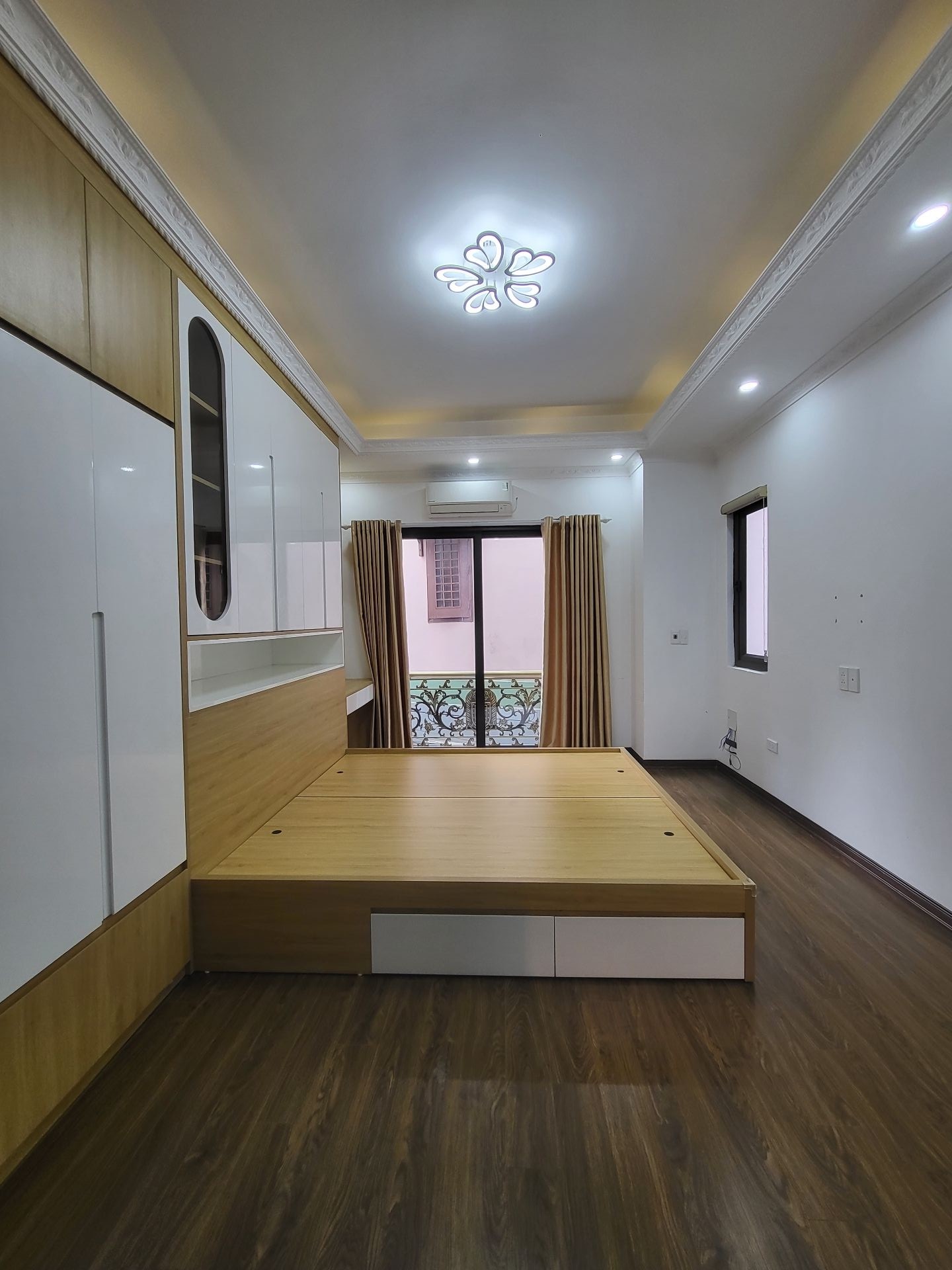Bán nhà Kim Ngưu - diện tích 30m2 5 tầng - Ô TÔ NHỎ ĐỖ CỬA - giá 9,4 tỷ