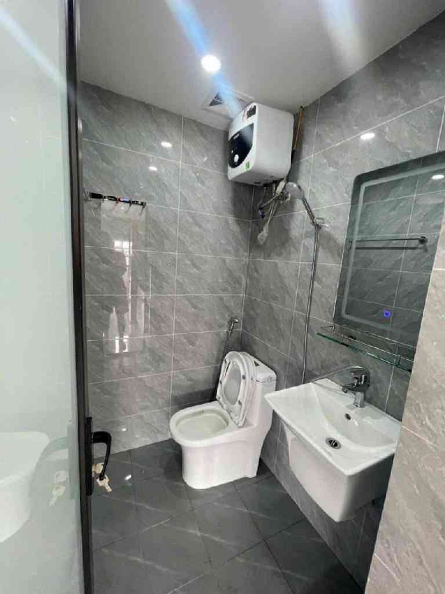 Bán nhà Vĩnh Hưng - diện tích 50m2 6 tầng - Thang máy hiện đại - giá 13,5 tỷ