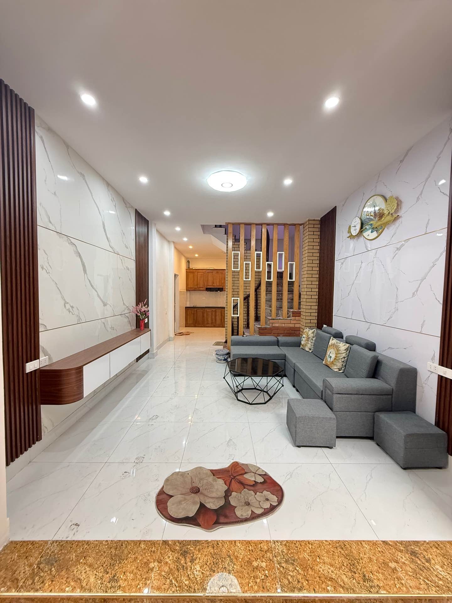 Bán nhà Vĩnh Hưng - diện tích 34m2 4 tầng - Lô góc 3 mặt ngõ - giá 8,3 tỷ