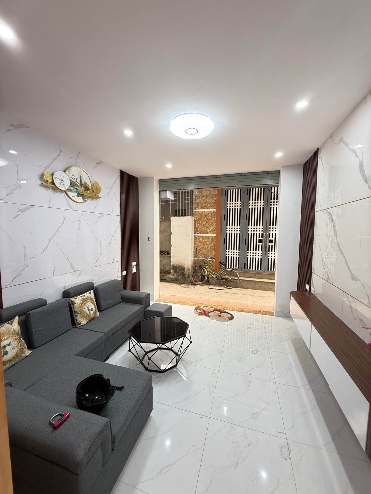 Bán nhà Vĩnh Hưng - diện tích 34m2 4 tầng - Lô góc 3 mặt ngõ - giá 8,3 tỷ