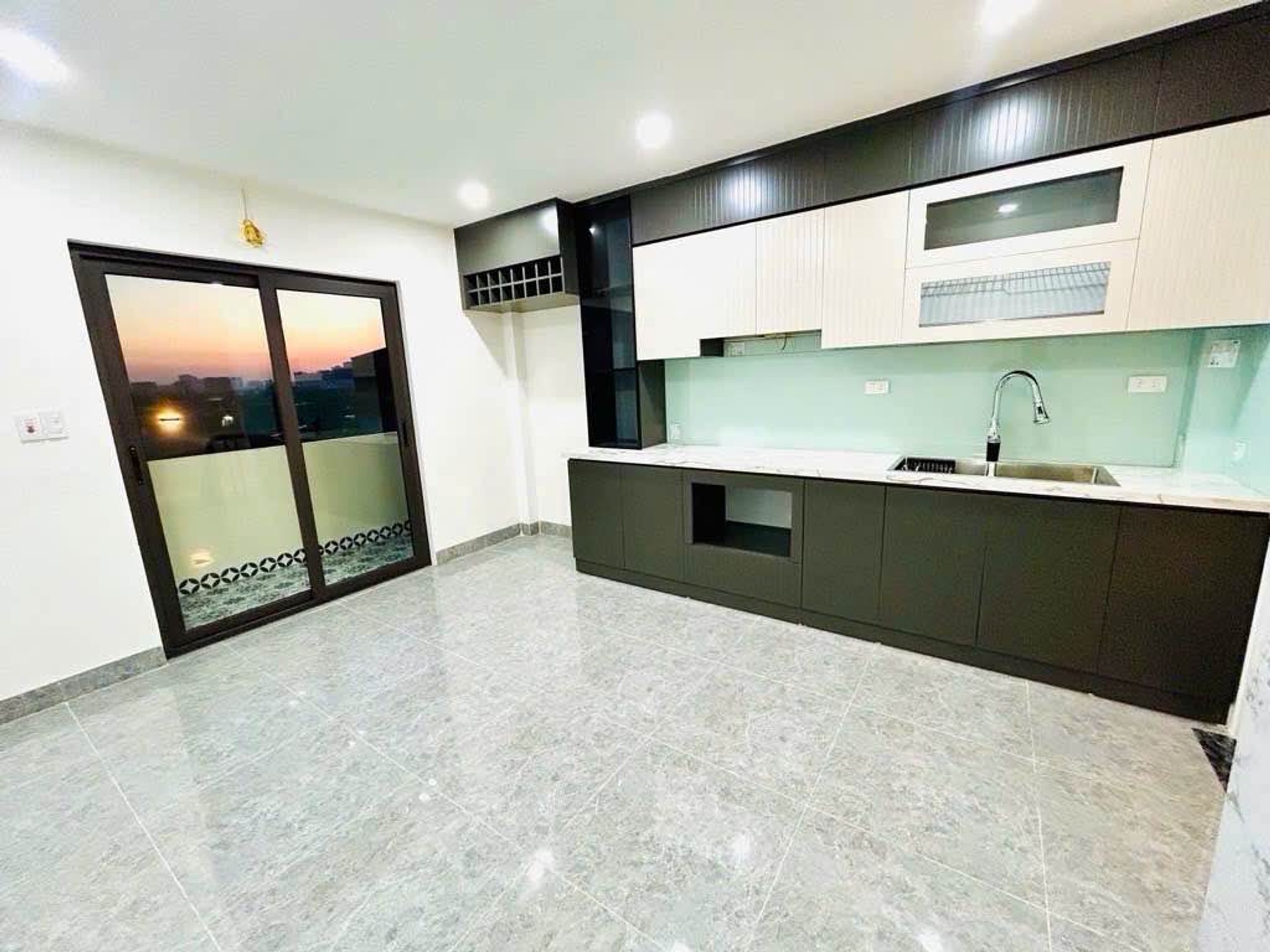 Bán nhà Nam Dư - diện tích 36m2 7 tầng - Ô TÔ VÀO NHÀ - giá 15,2 tỷ