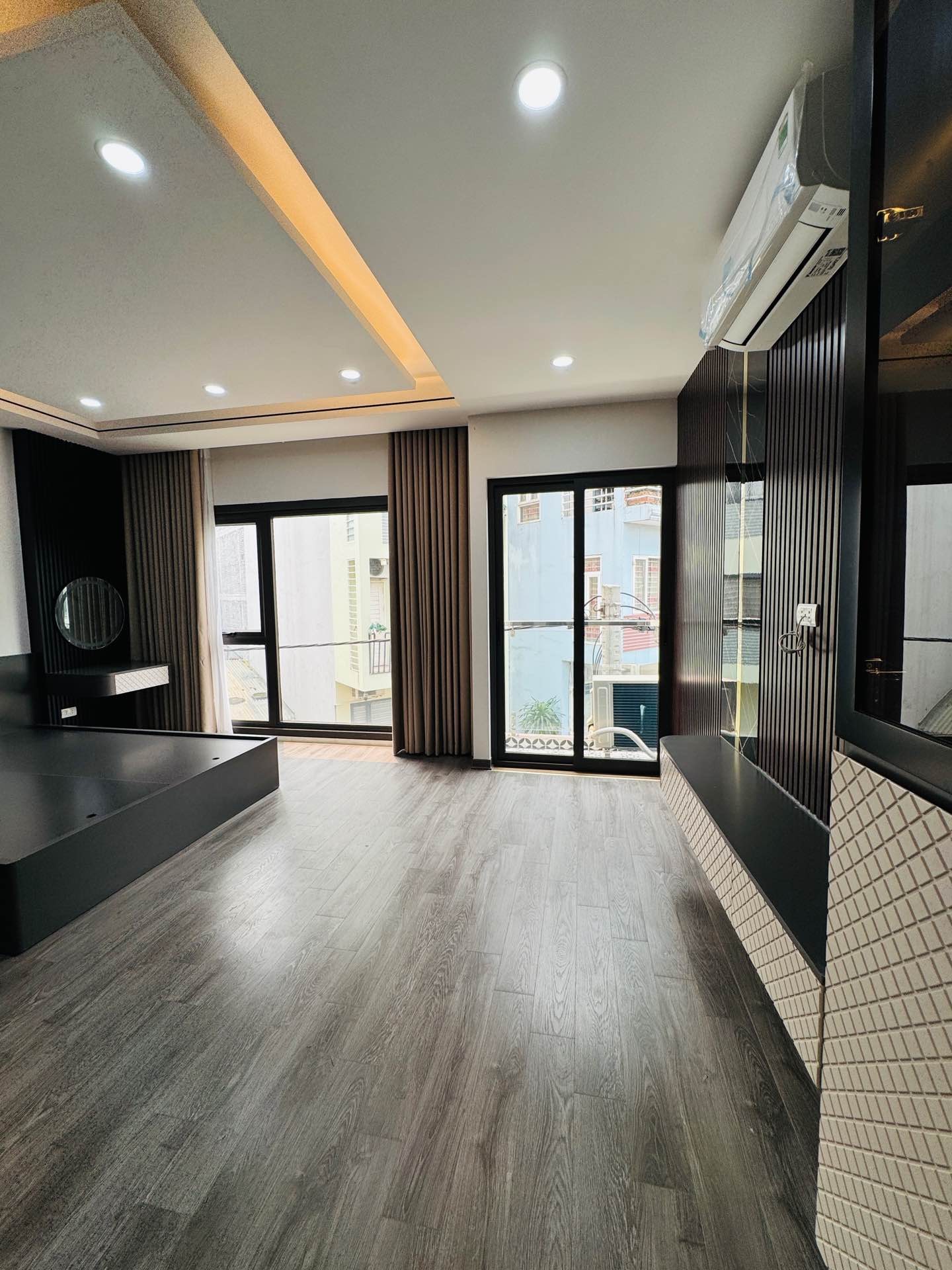 Bán nhà Nam Dư - diện tích 36m2 7 tầng - Ô TÔ VÀO NHÀ - giá 15,2 tỷ