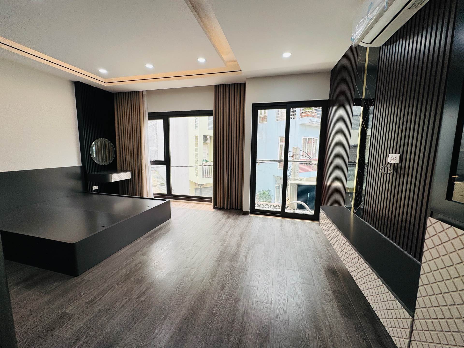 Bán nhà Nam Dư - diện tích 36m2 7 tầng - Ô TÔ VÀO NHÀ - giá 15,2 tỷ