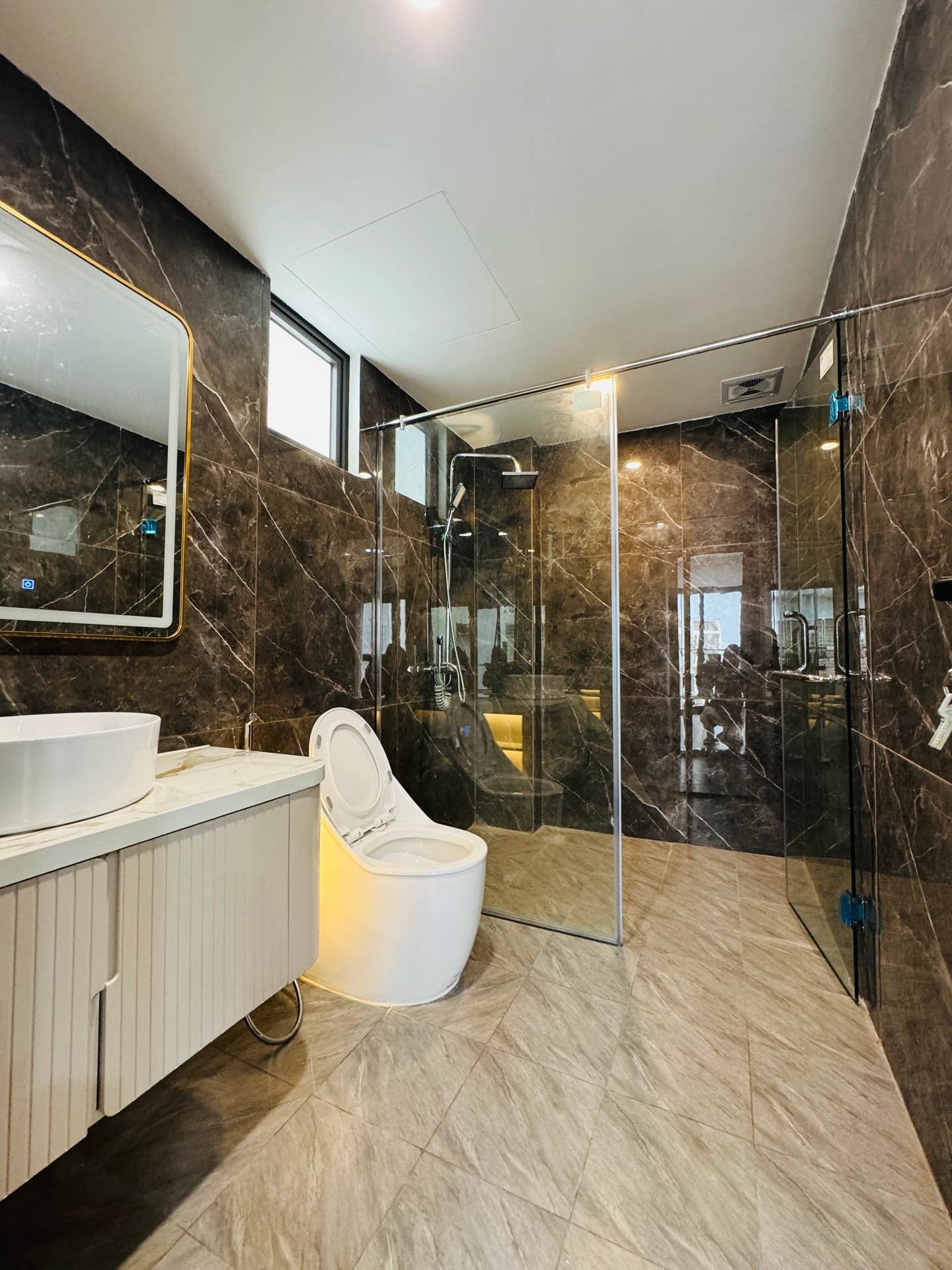 Bán nhà Nam Dư - diện tích 36m2 7 tầng - Ô TÔ VÀO NHÀ - giá 15,2 tỷ