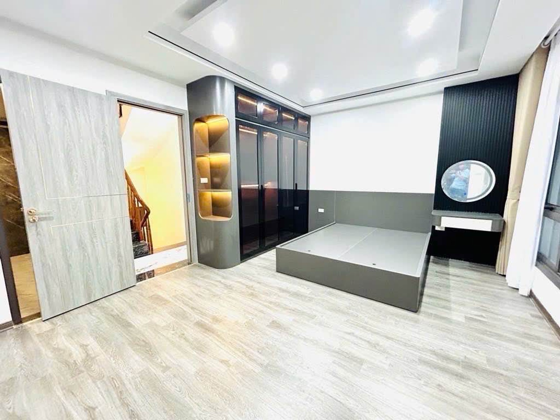 Bán nhà Nam Dư - diện tích 36m2 7 tầng - Ô TÔ VÀO NHÀ - giá 15,2 tỷ