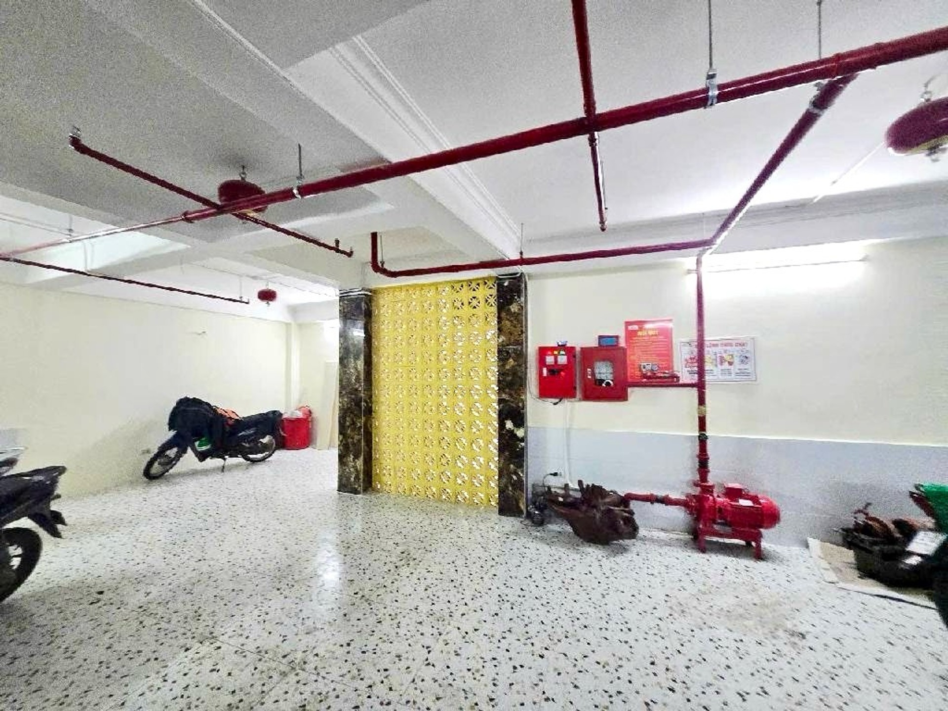 Bán nhà Kim Giang - diện tích 75m2 7 tầng - gần ô tô - giá 20 tỷ