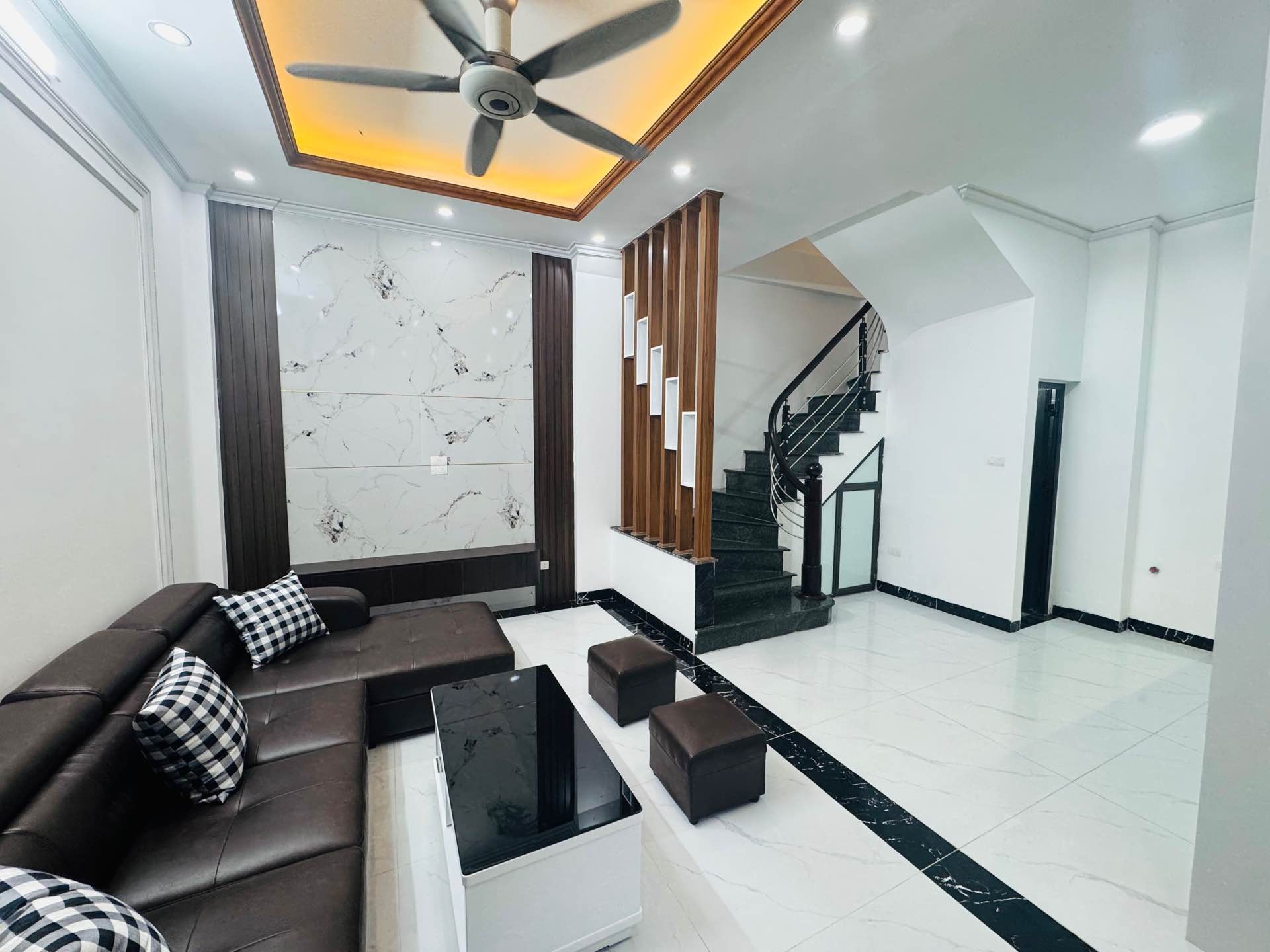 Bán nhà Lương Khánh Thiện - diện tích 49m2 5 tầng - gần ô tô - giá 8,96 tỷ