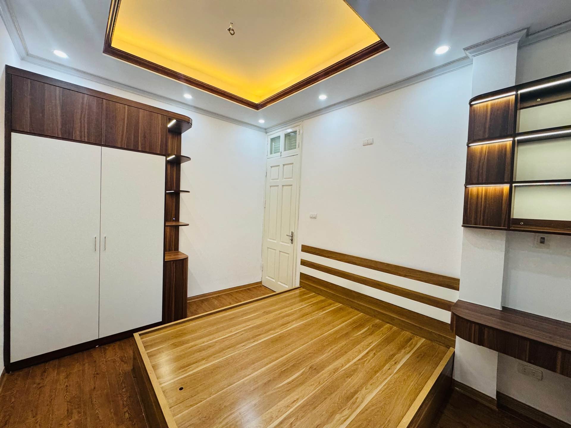 Bán nhà Lương Khánh Thiện - diện tích 49m2 5 tầng - gần ô tô - giá 8,96 tỷ
