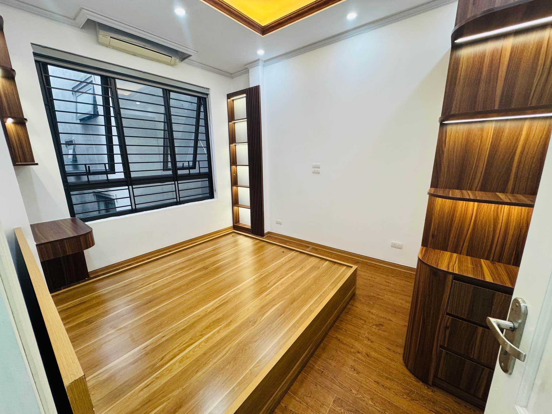 Bán nhà Lương Khánh Thiện - diện tích 49m2 5 tầng - gần ô tô - giá 8,96 tỷ