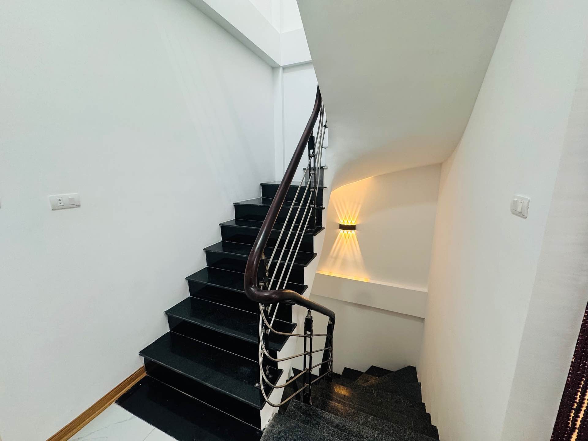 Bán nhà Lương Khánh Thiện - diện tích 49m2 5 tầng - gần ô tô - giá 8,96 tỷ