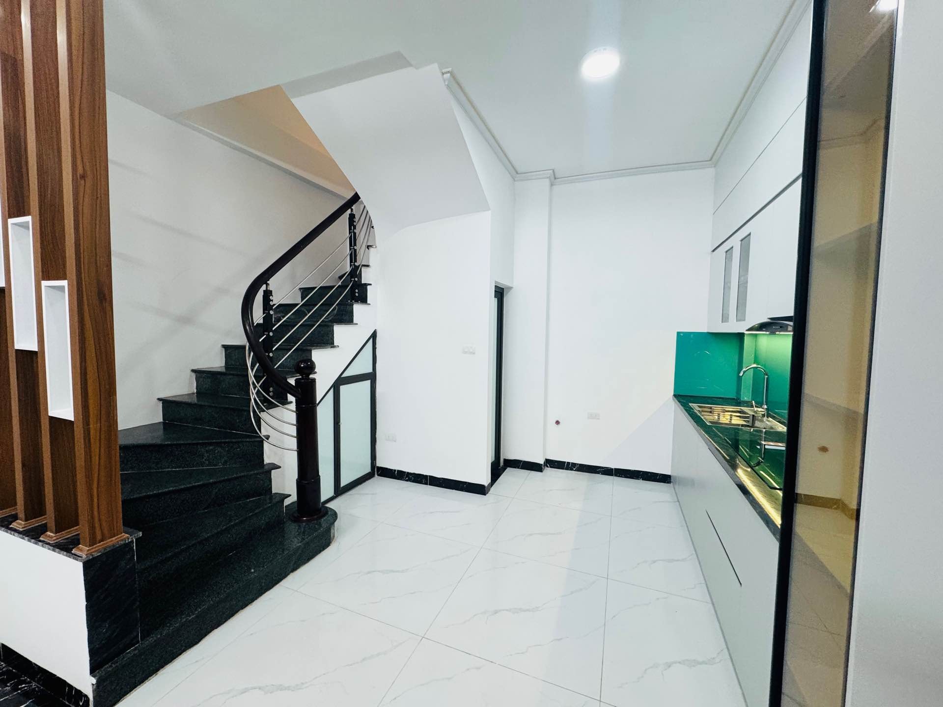 Bán nhà Lương Khánh Thiện - diện tích 49m2 5 tầng - gần ô tô - giá 8,96 tỷ