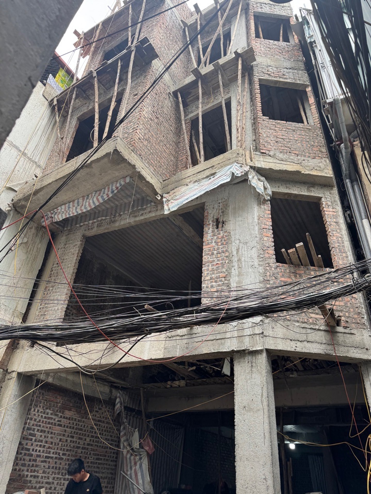Bán nhà Láng Hạ - diện tích 75m2 7 tầng - Lô góc mặt ngõ thông - giá 21,5 tỷ