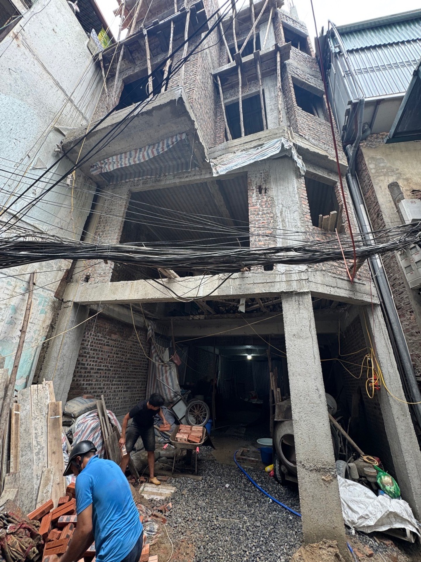 Bán nhà Láng Hạ - diện tích 75m2 7 tầng - Lô góc mặt ngõ thông - giá 21,5 tỷ