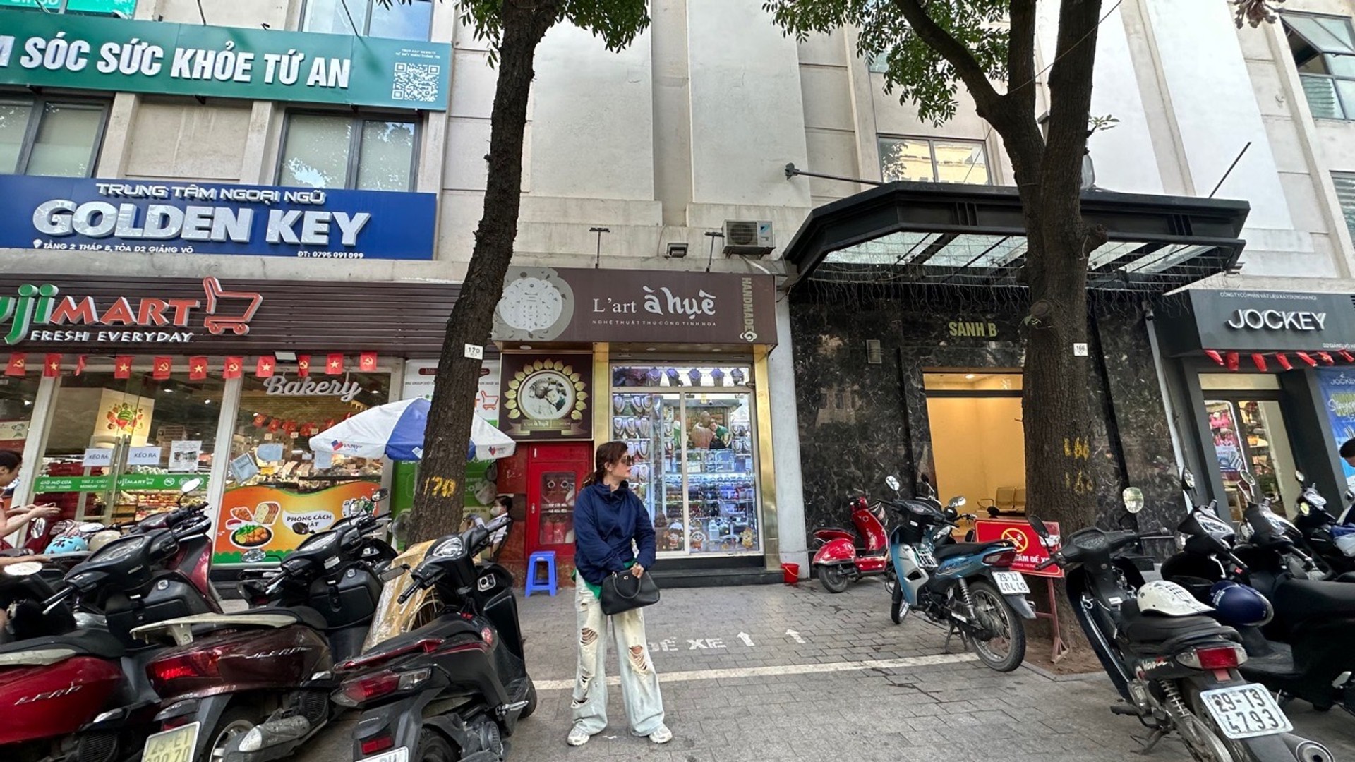 Bán nhà Giảng Võ - diện tích 84m2 1 tầng - Căn hộ chung cư D2 - giá 11,8 tỷ