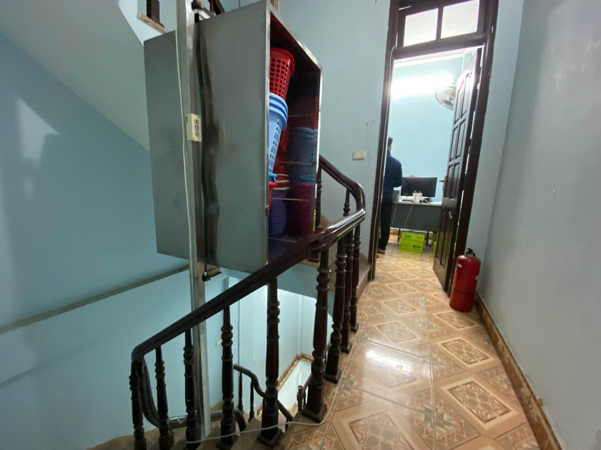 Bán nhà Hoàng Mai - diện tích 30m2 6 tầng - Ô TÔ TRÁNH, VỈA HÈ - giá 14 tỷ