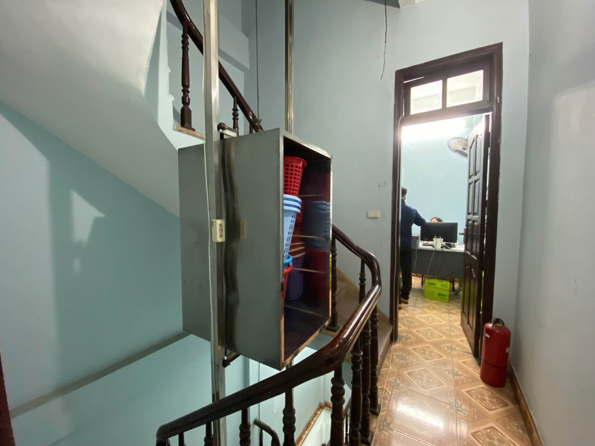 Bán nhà Hoàng Mai - diện tích 30m2 6 tầng - Ô TÔ TRÁNH, VỈA HÈ - giá 14 tỷ