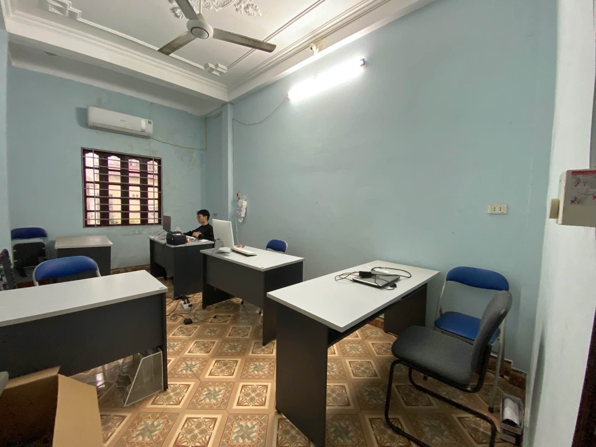 Bán nhà Hoàng Mai - diện tích 30m2 6 tầng - Ô TÔ TRÁNH, VỈA HÈ - giá 14 tỷ