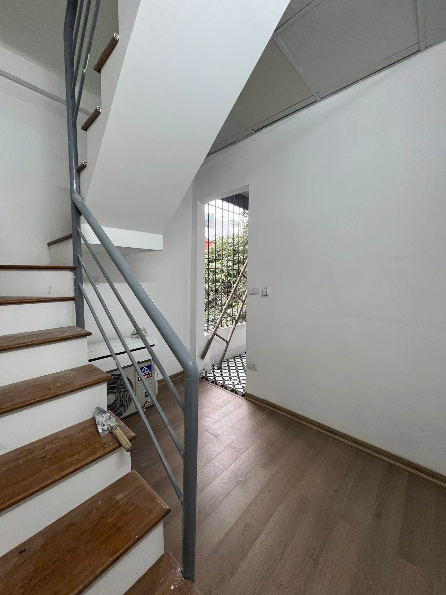 Bán nhà Vĩnh Hưng - diện tích 24m2 3 tầng - Nhà mới kinh cong - giá 3,1 tỷ