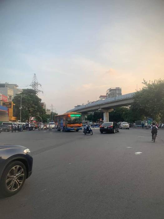 Bán nhà Hào Nam - diện tích 105m2 5 tầng - nhà mặt phố - giá 50 tỷ