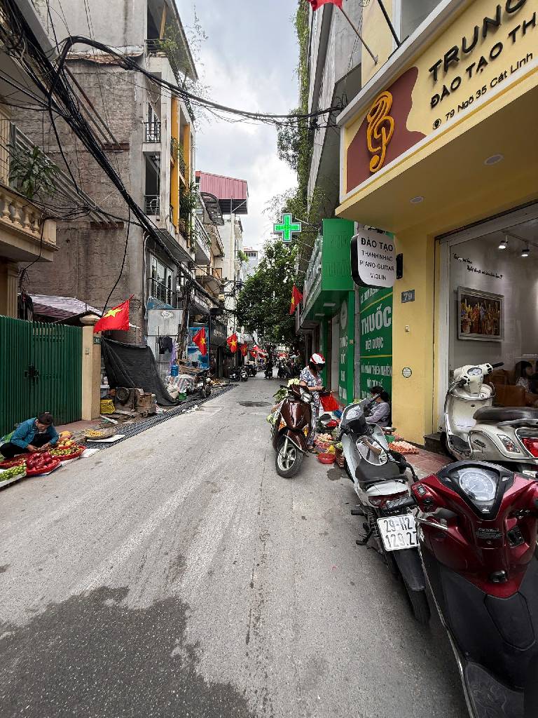 Bán nhà Hào Nam - diện tích 105m2 5 tầng - nhà mặt phố - giá 50 tỷ