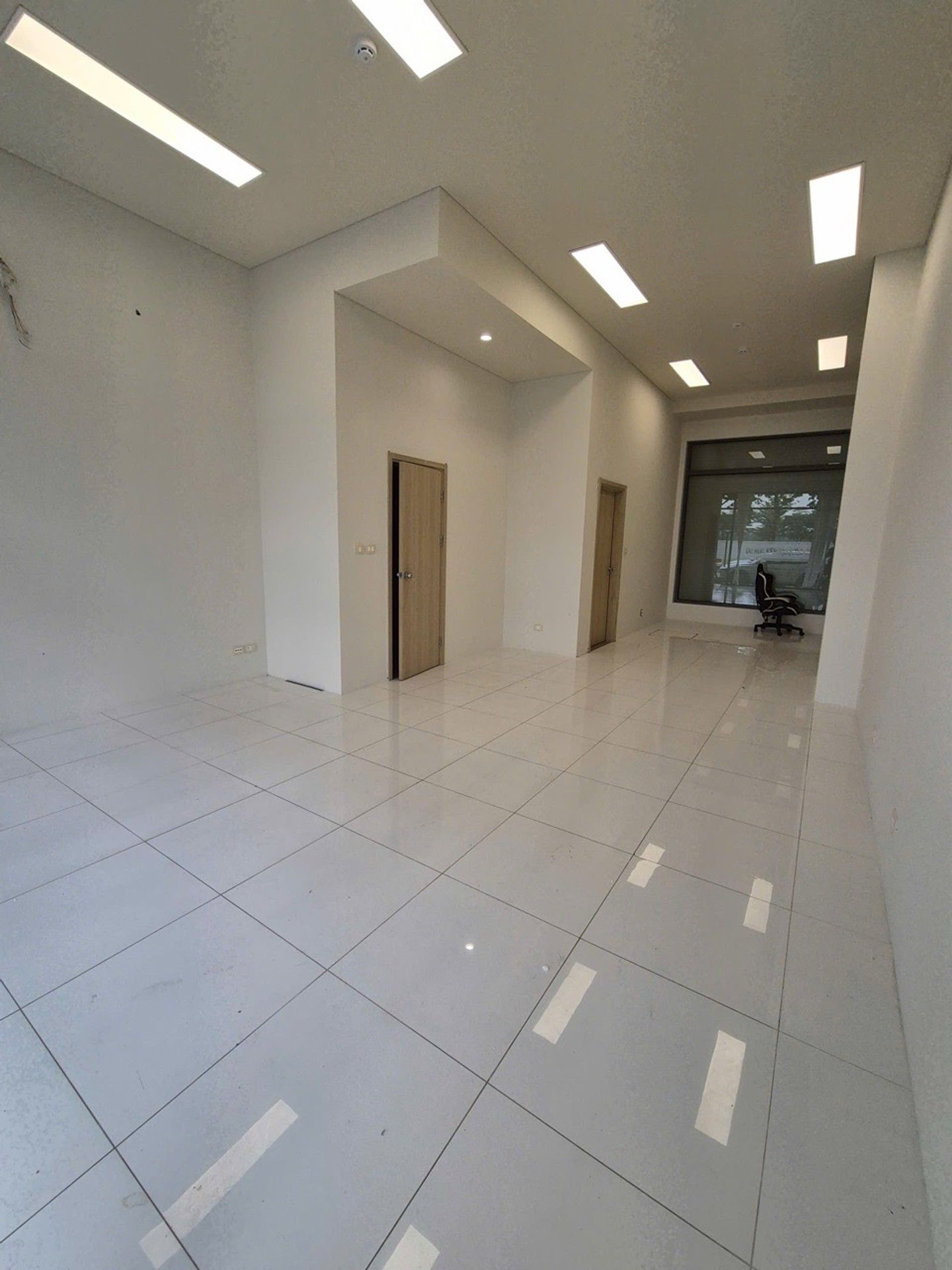 Bán nhà Nguyễn Xiển - diện tích 75m2 5 tầng - Kinh doanh đỉnh - giá 36,8 tỷ