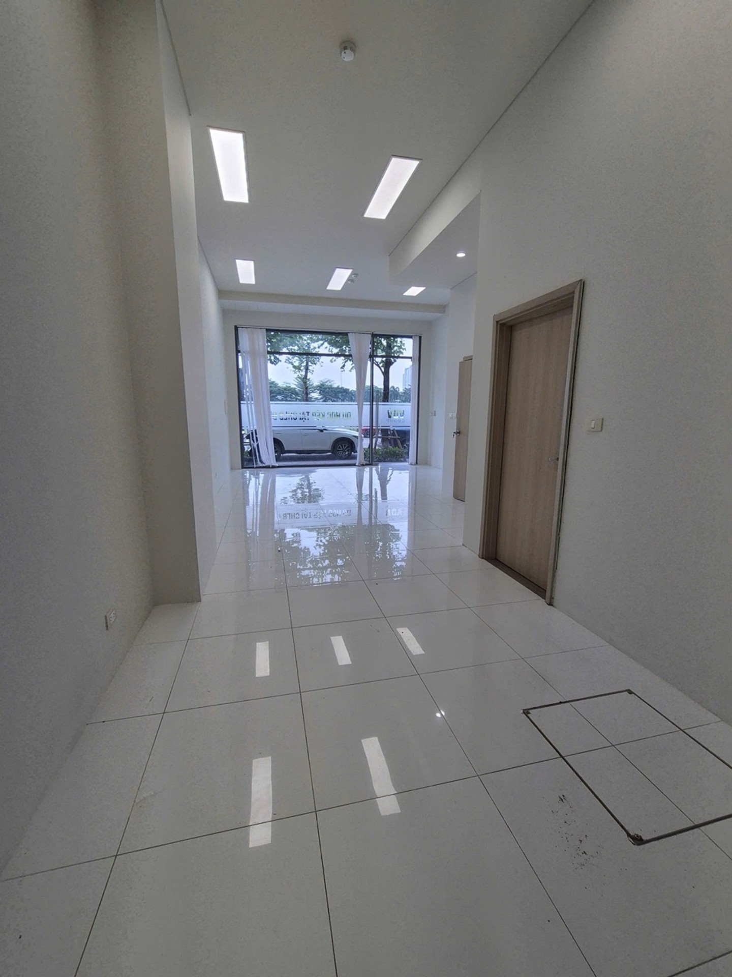 Bán nhà Nguyễn Xiển - diện tích 75m2 5 tầng - Kinh doanh đỉnh - giá 36,8 tỷ