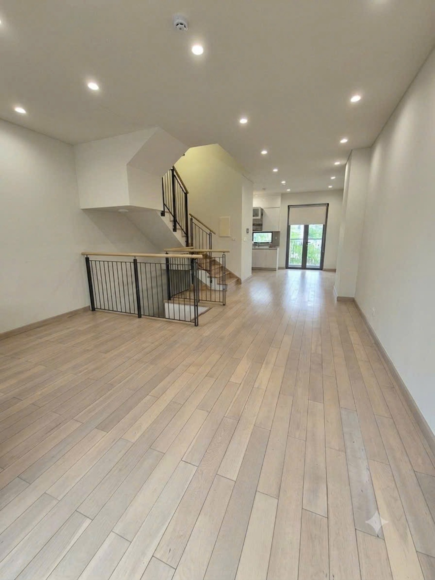 Bán nhà Nguyễn Xiển - diện tích 75m2 5 tầng - Kinh doanh đỉnh - giá 36,8 tỷ