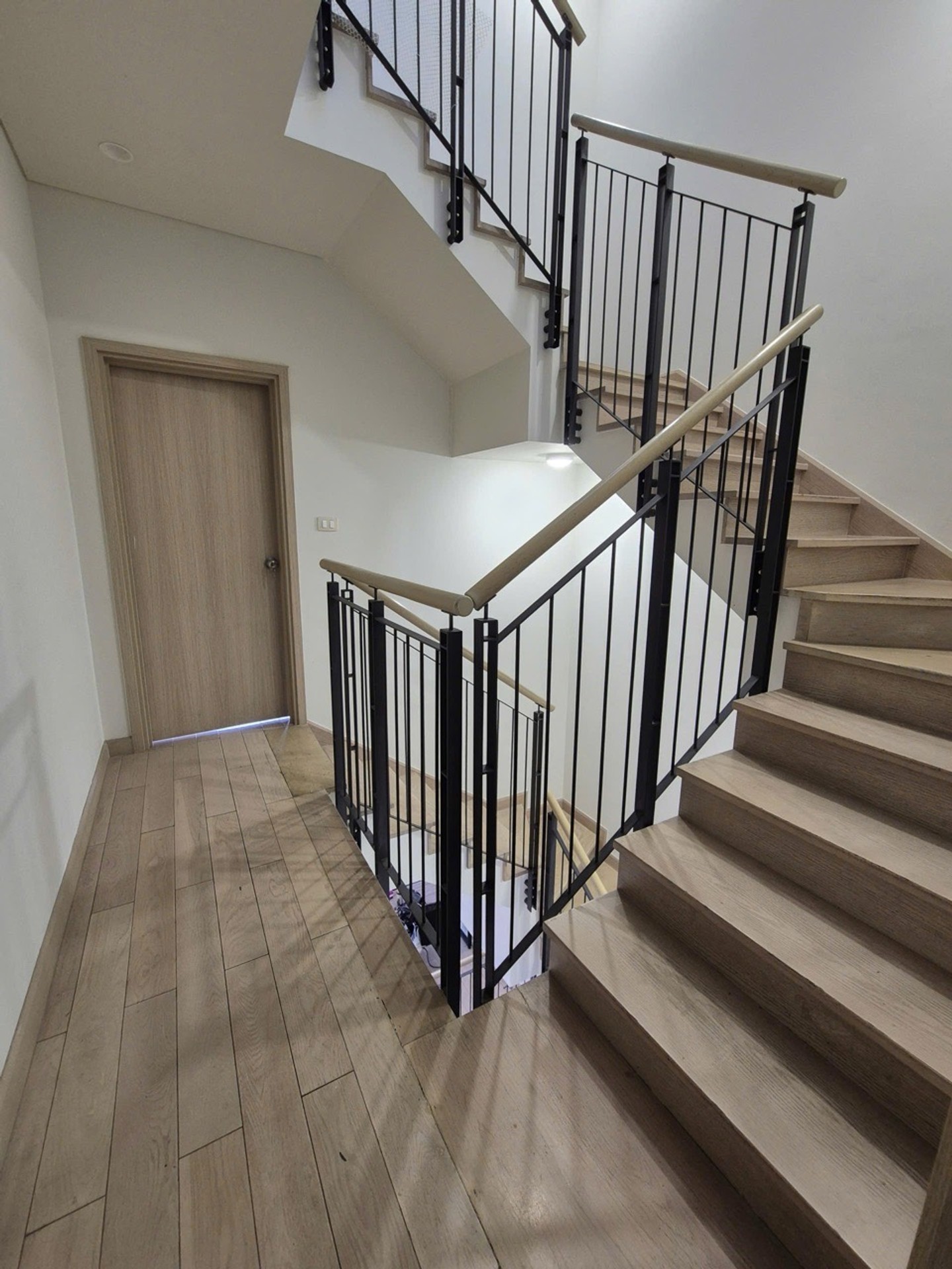Bán nhà Nguyễn Xiển - diện tích 75m2 5 tầng - Kinh doanh đỉnh - giá 36,8 tỷ
