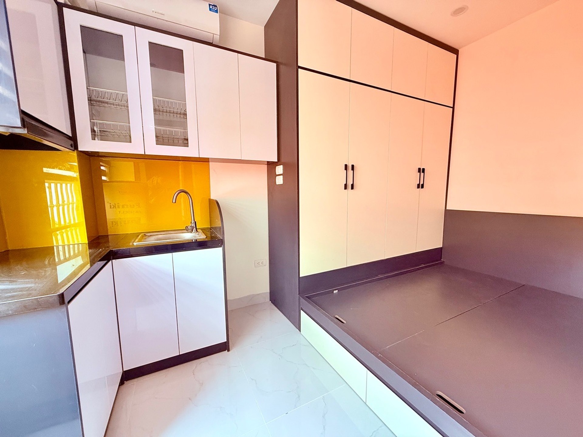 Bán nhà Hoàng Mai - diện tích 46m2 7 tầng - Lô góc thoáng sáng - giá 18 tỷ