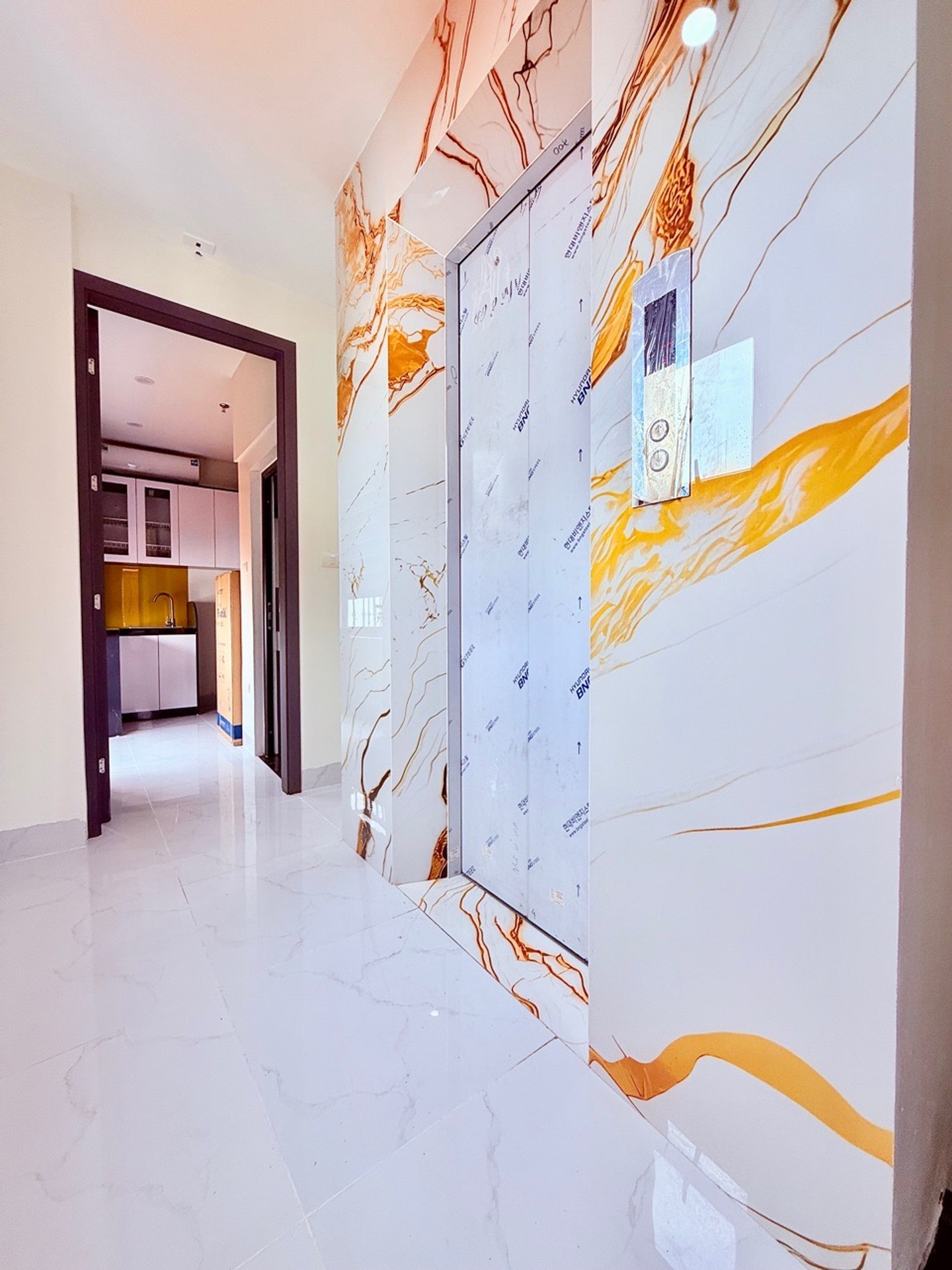 Bán nhà Hoàng Mai - diện tích 46m2 7 tầng - Lô góc thoáng sáng - giá 18 tỷ