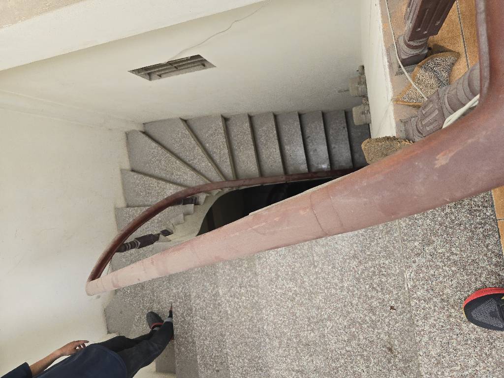 Bán nhà Cự Lộc - diện tích 100m2 5 tầng - Mặt phố gần hồ, ô tô đỗ cửa - giá 29 tỷ