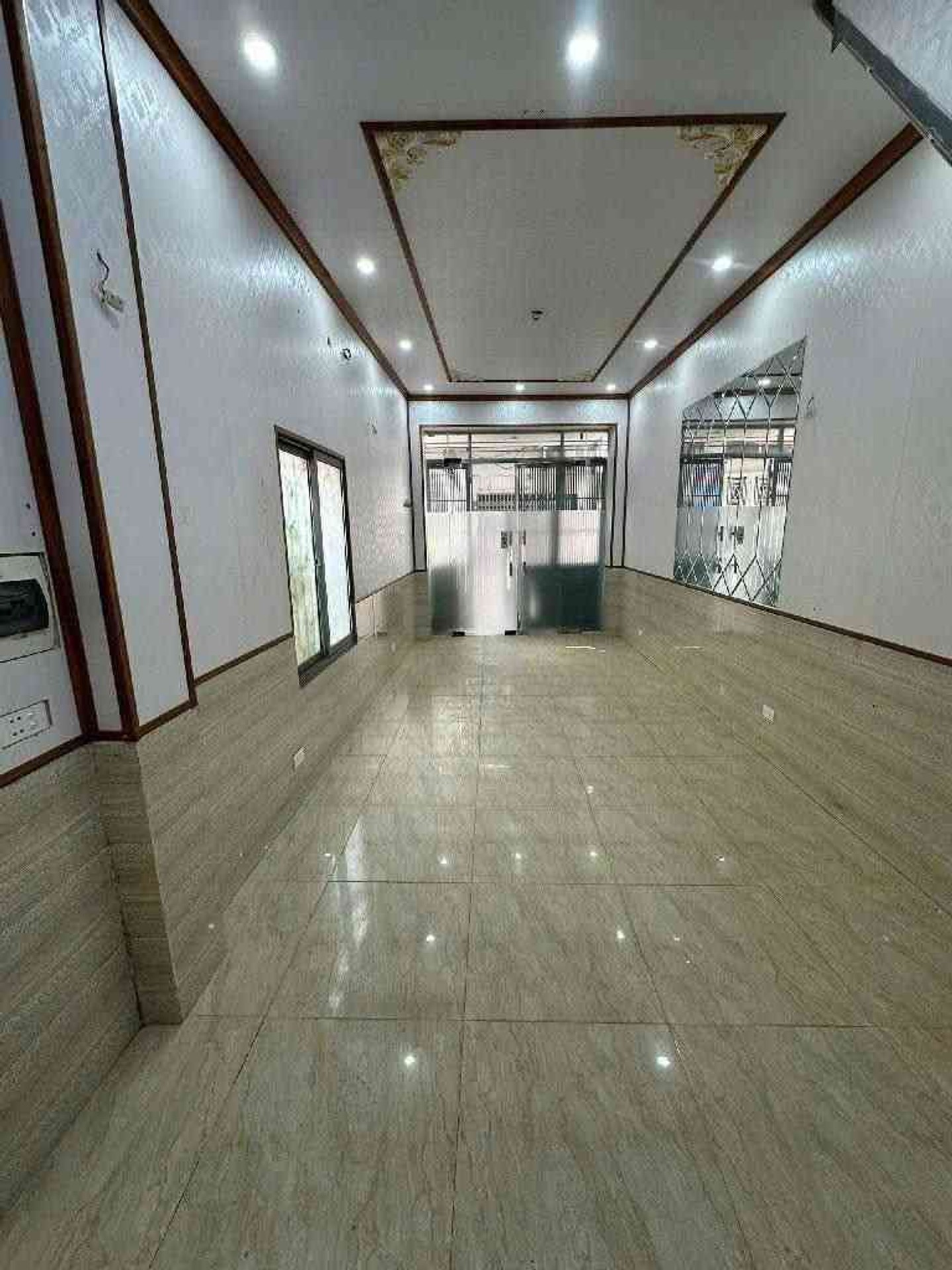 Bán nhà Vũ Tông Phan - diện tích 31m2 2 tầng - Lô góc, ô tô tránh - giá 3,5 tỷ
