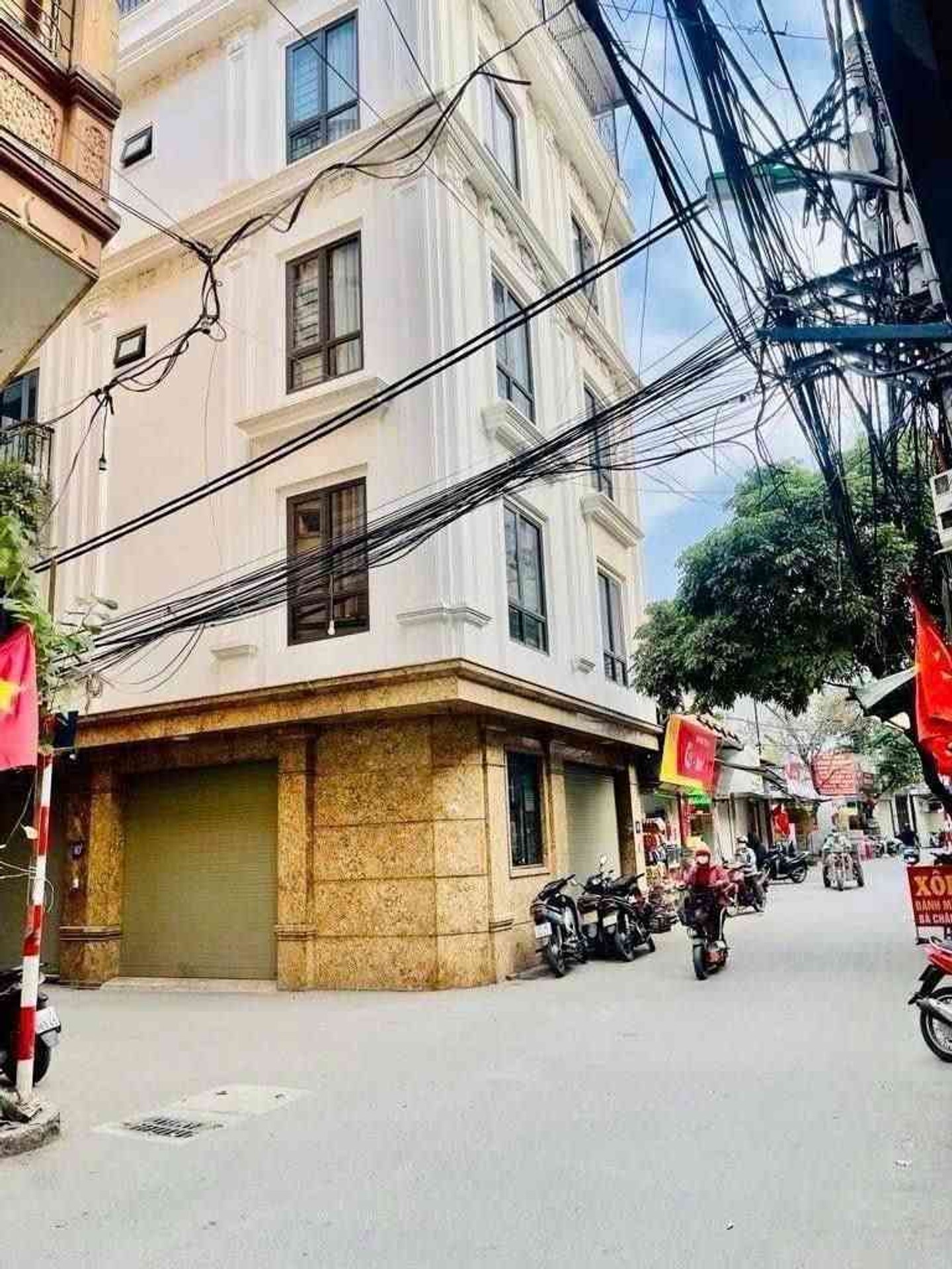 Bán nhà Vũ Tông Phan - diện tích 31m2 2 tầng - Lô góc, ô tô tránh - giá 3,5 tỷ