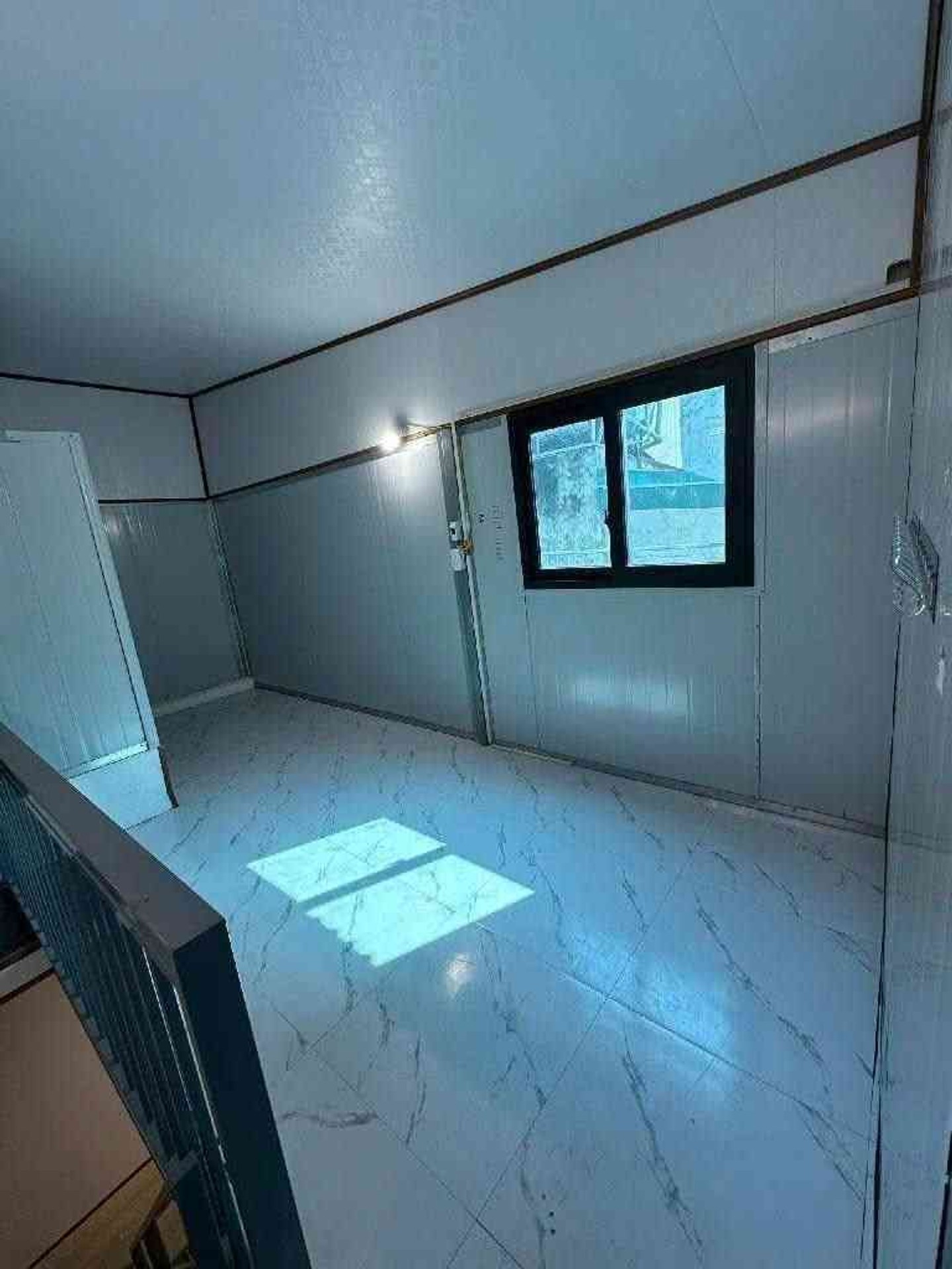 Bán nhà Vũ Tông Phan - diện tích 31m2 2 tầng - Lô góc, ô tô tránh - giá 3,5 tỷ
